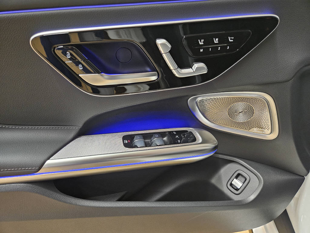 MERCEDES-BENZ CLE 300 4Matic AMG Line Cabriolet-image-14