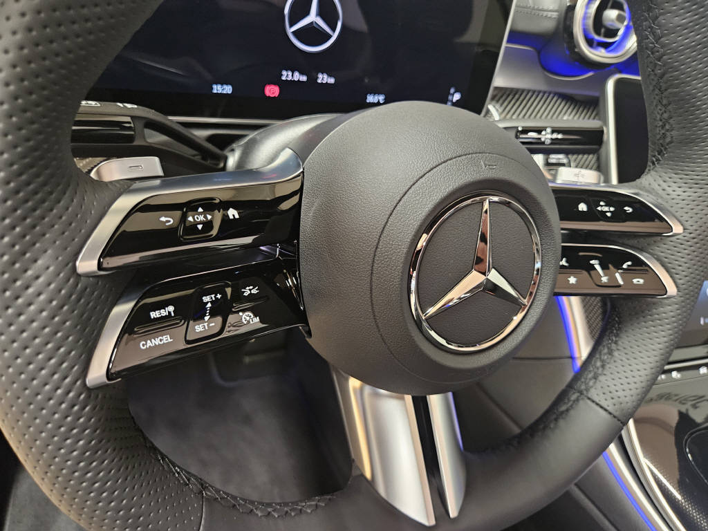 MERCEDES-BENZ CLE 300 4Matic AMG Line Cabriolet-image-11