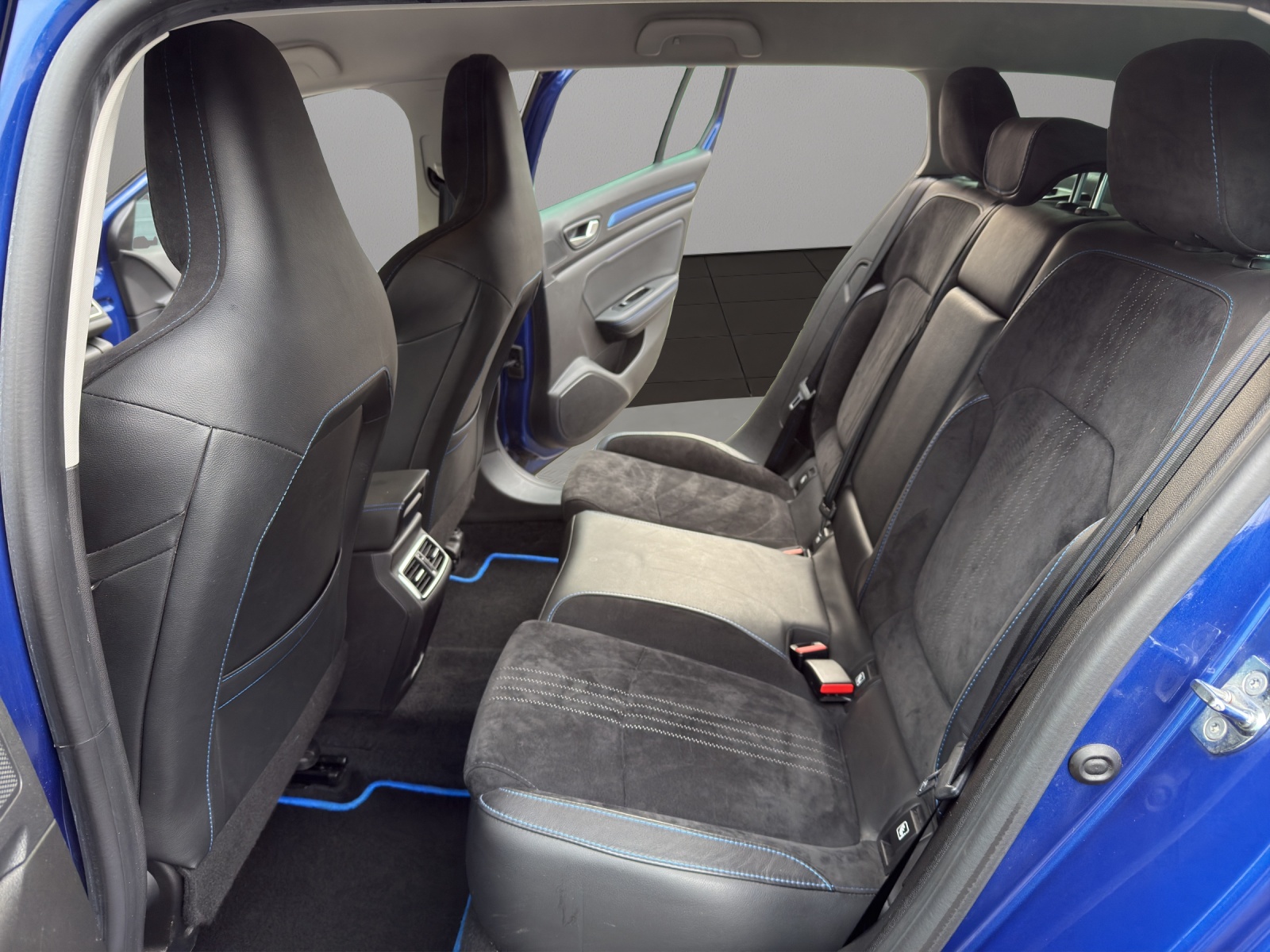 RENAULT Mégane Grandtour 1.7 dCi GT Line EDC-image-12