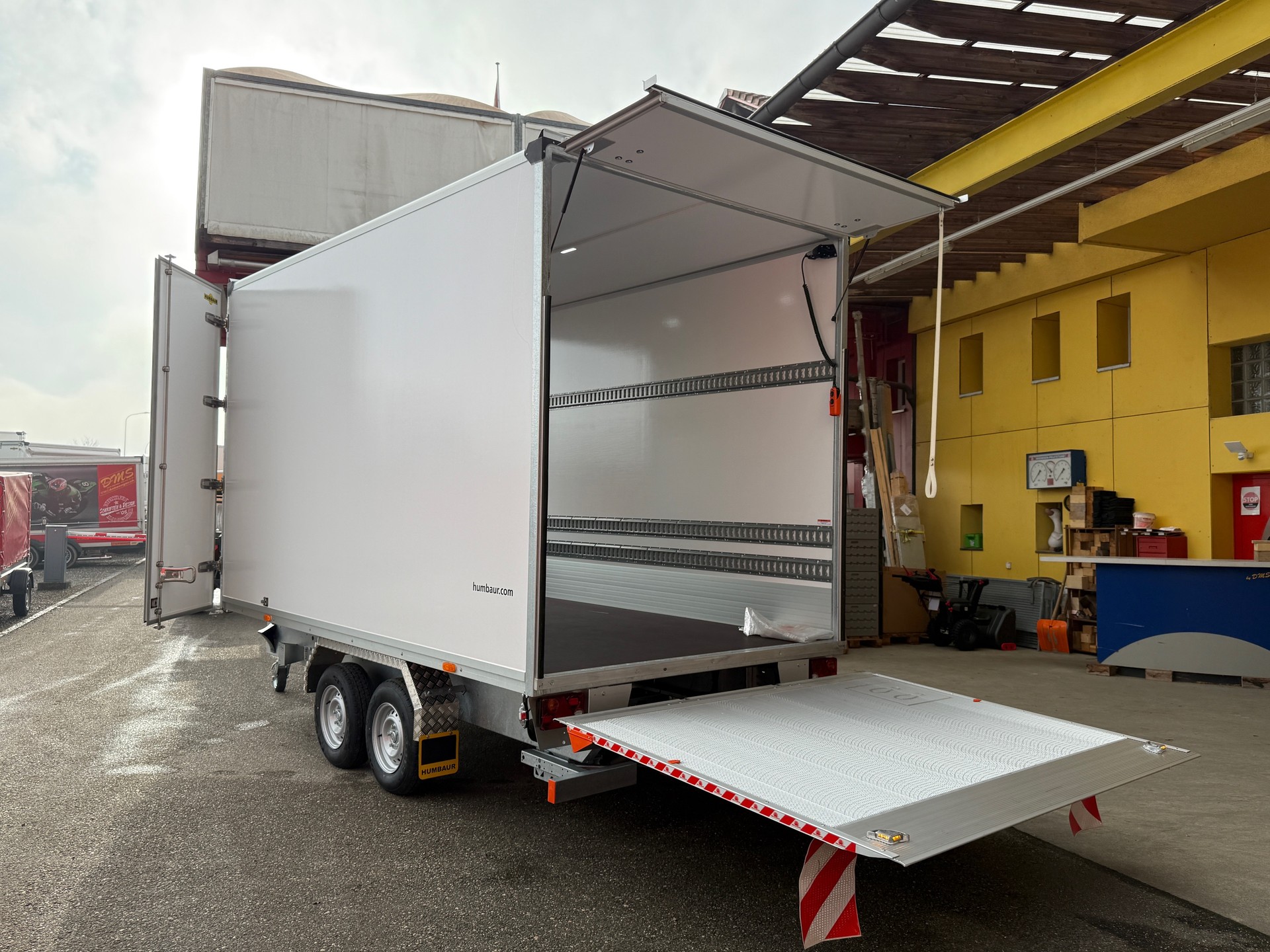 HUMBAUR Hebebühnenanhänger HB HK 354222 RZD-image-10
