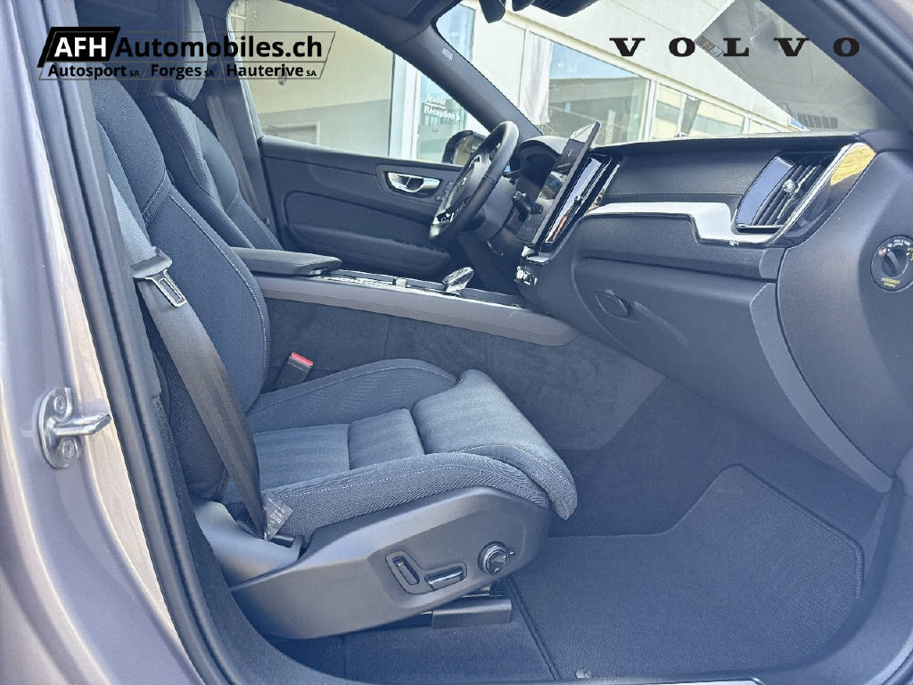 VOLVO XC60 2.0 T6 TE Ultra Dark eAWD 246H4TM0D1-image-12