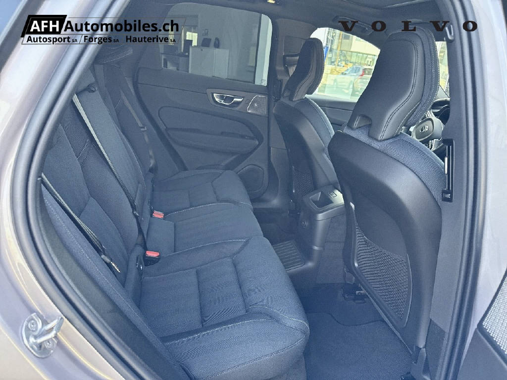 VOLVO XC60 2.0 T6 TE Ultra Dark eAWD 246H4TM0D1-image-15