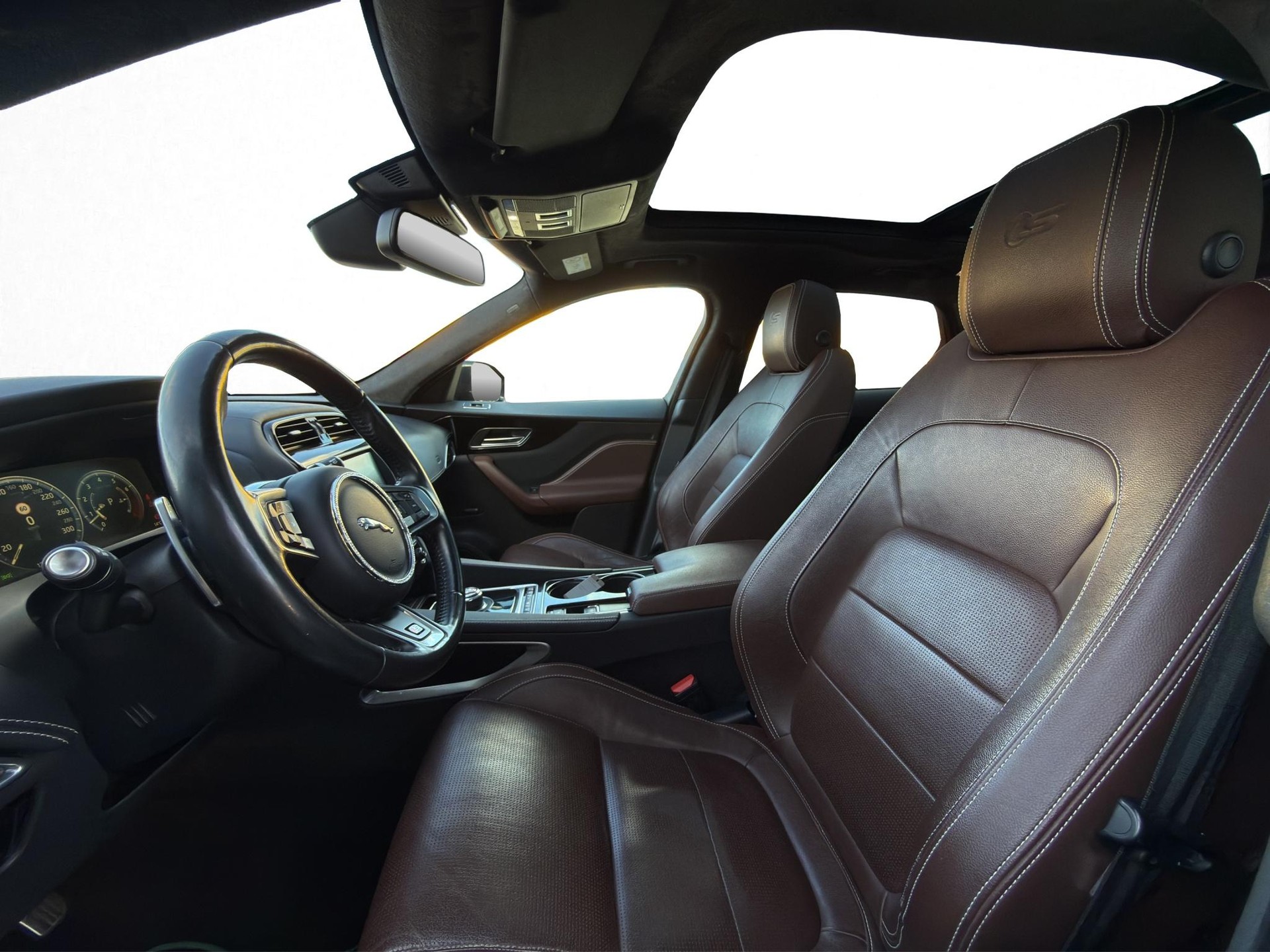 JAGUAR F-Pace 3.0 V6 S/C S AWD-image-12