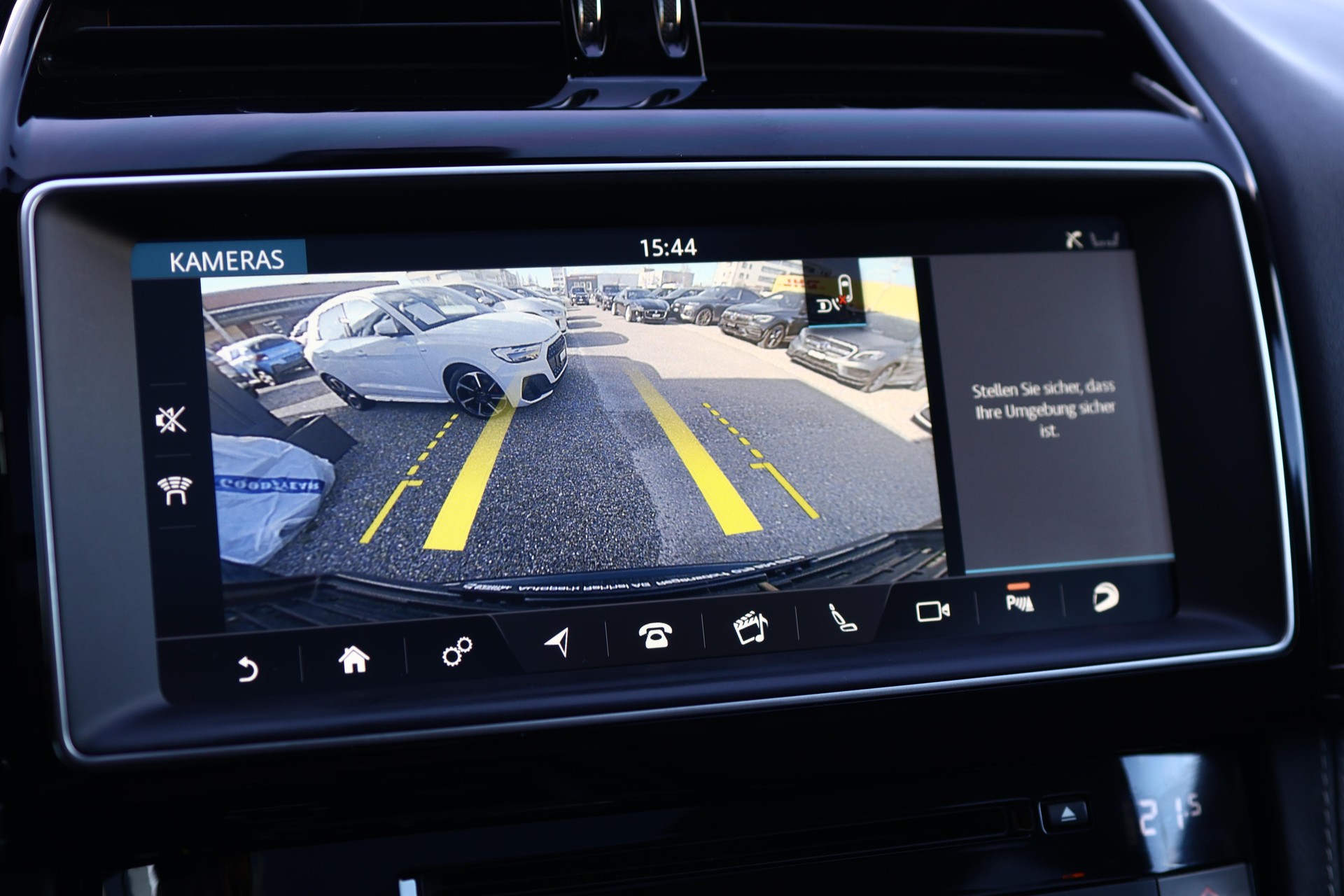 JAGUAR F-Pace 3.0 V6 S/C S AWD-image-27