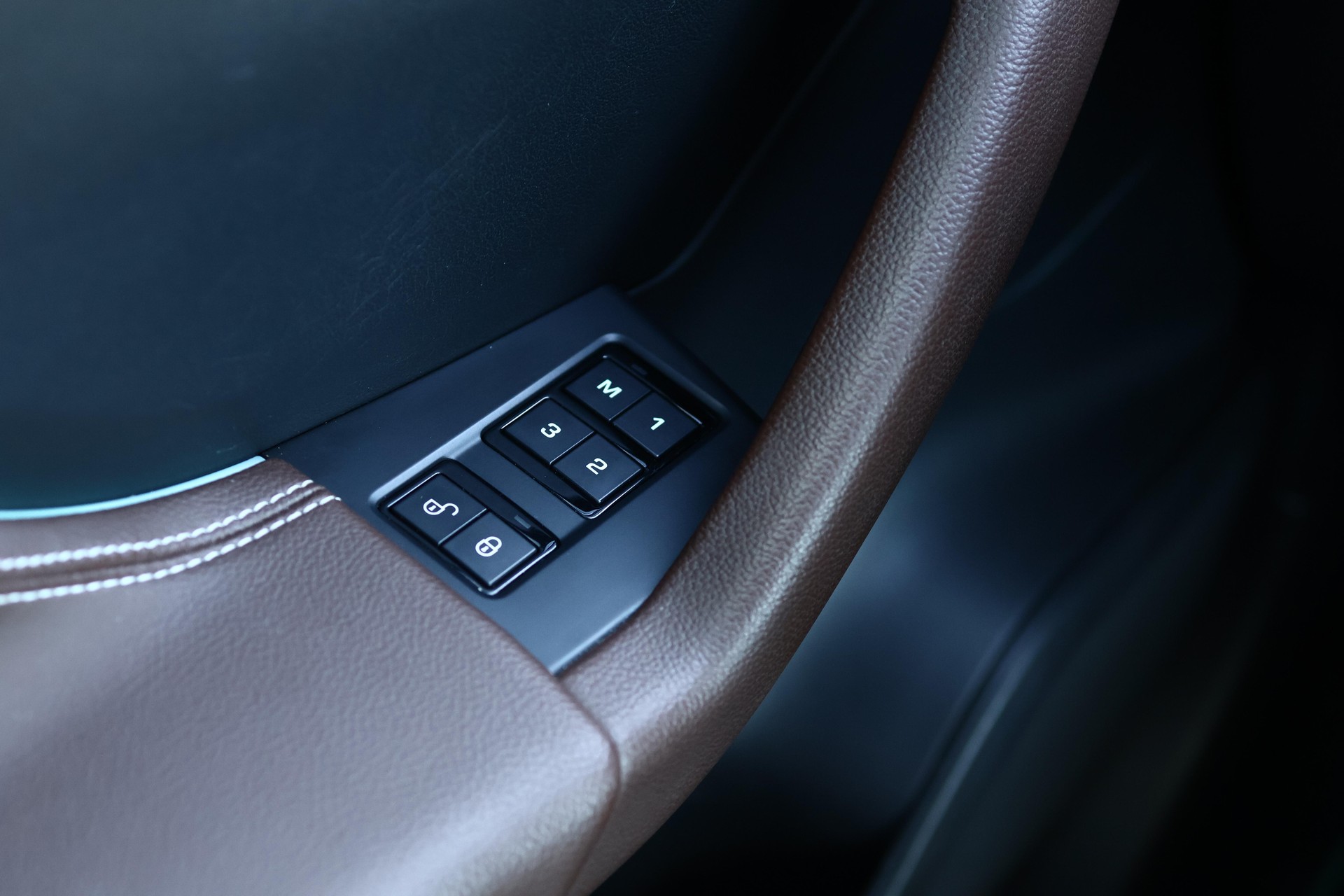 JAGUAR F-Pace 3.0 V6 S/C S AWD-image-24