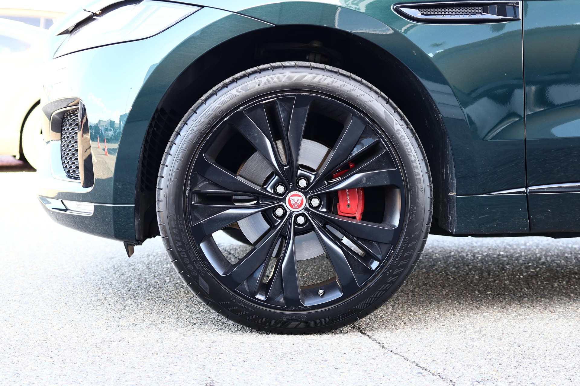 JAGUAR F-Pace 3.0 V6 S/C S AWD-image-9