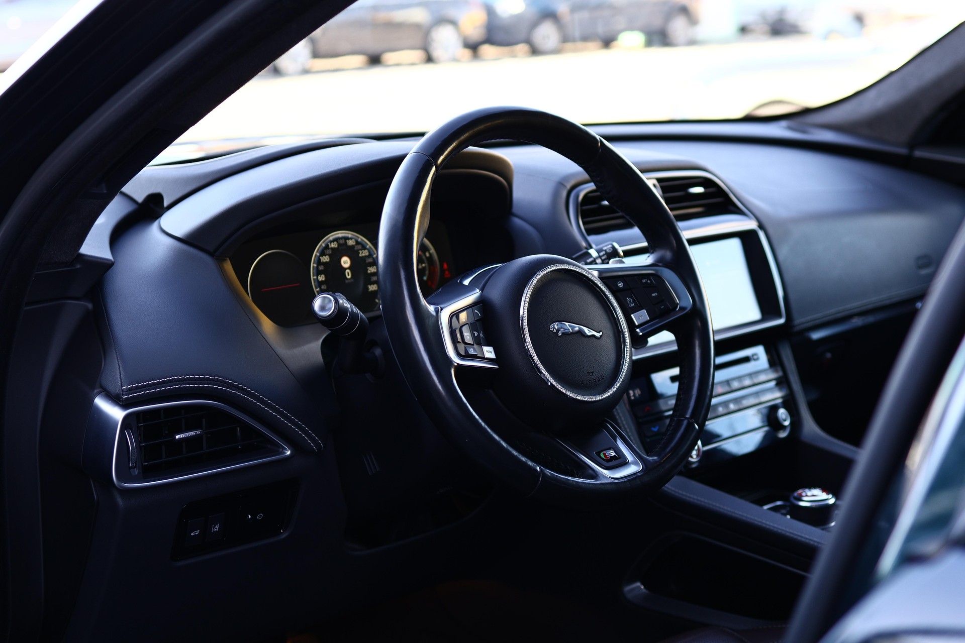 JAGUAR F-Pace 3.0 V6 S/C S AWD-image-14