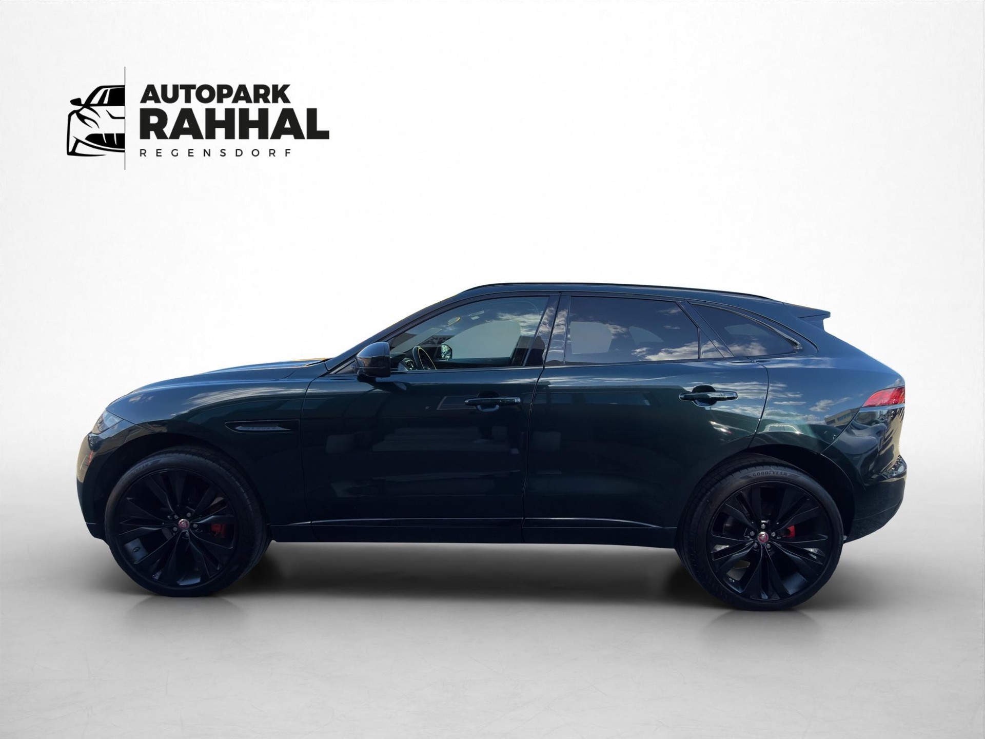 JAGUAR F-Pace 3.0 V6 S/C S AWD-image-8