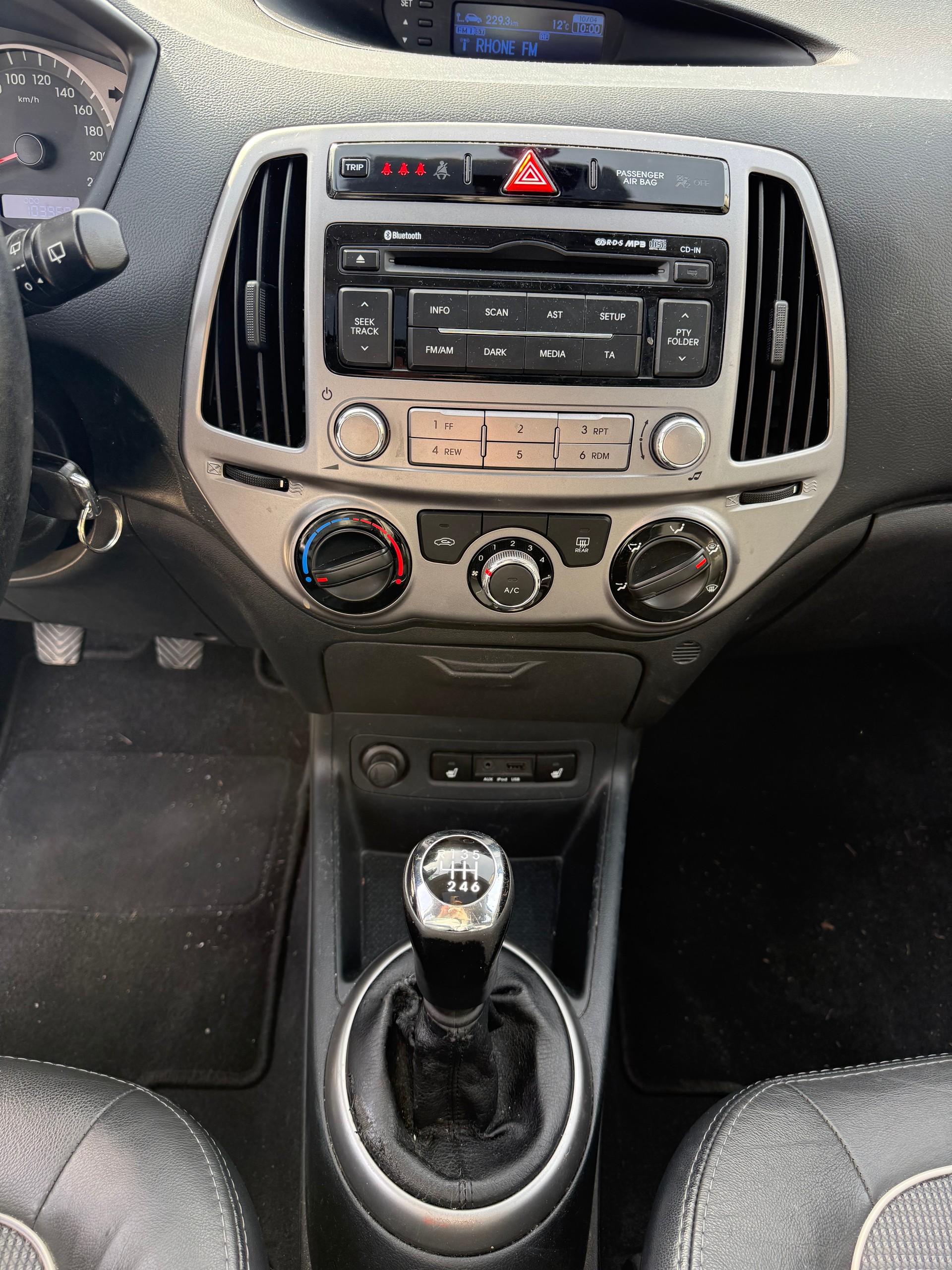 HYUNDAI i20 1.4 Style-image-12