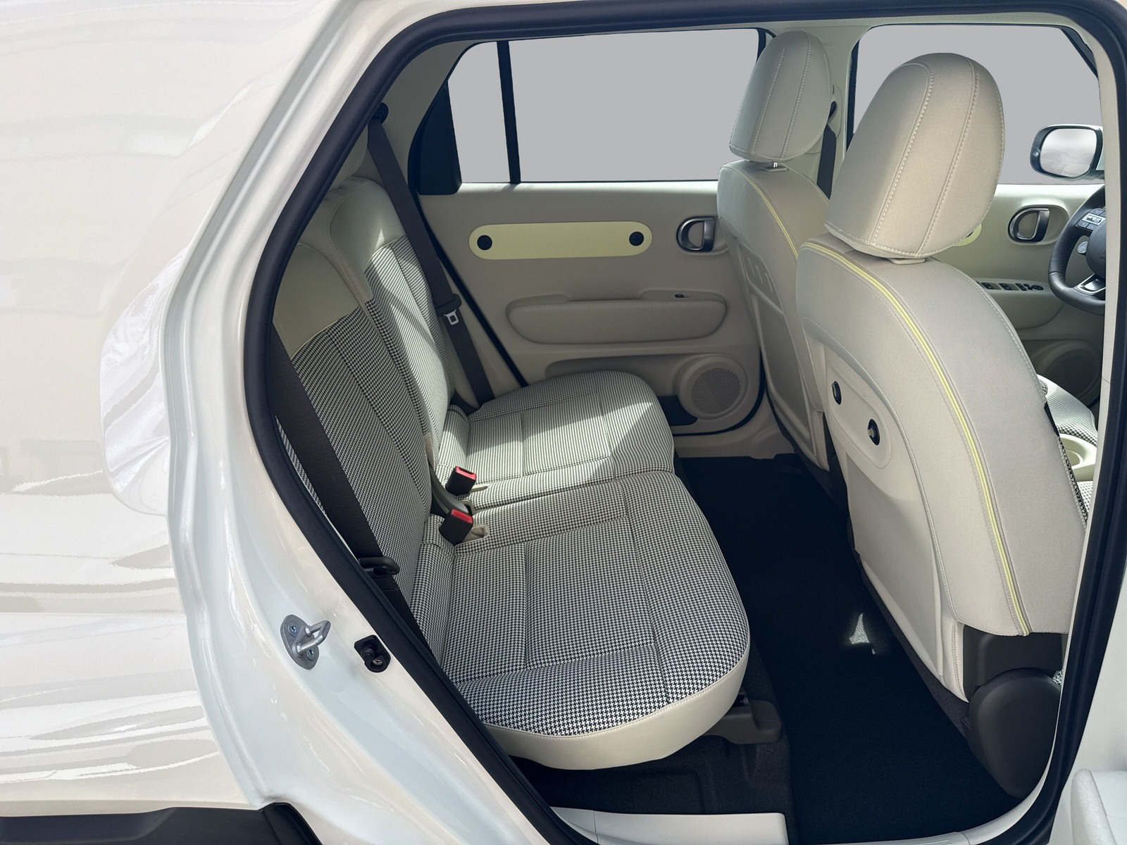 HYUNDAI Inster 49kWh Amplia-image-13