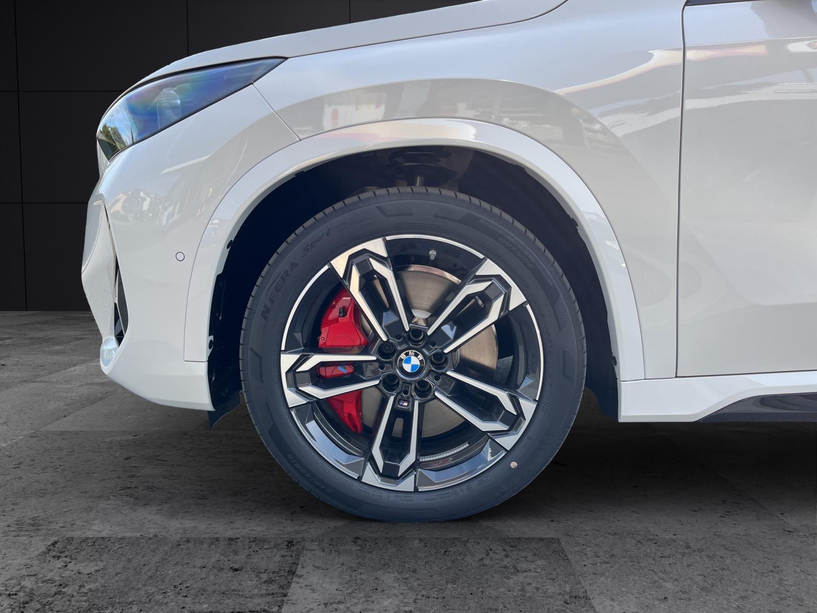 BMW iX1 30 xDrive-image-4