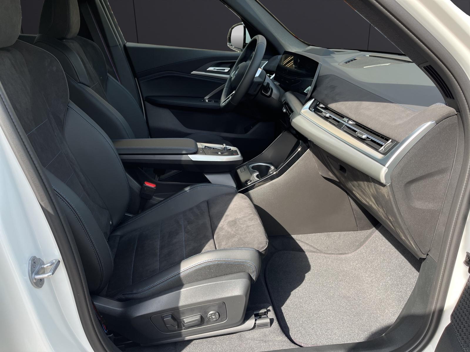 BMW iX1 30 xDrive-image-18