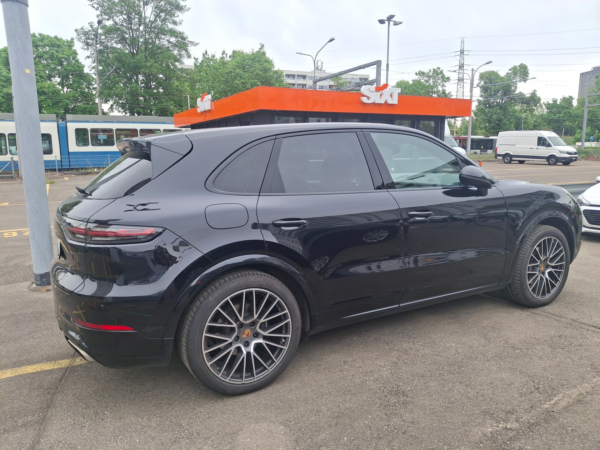 PORSCHE Cayenne-image-11