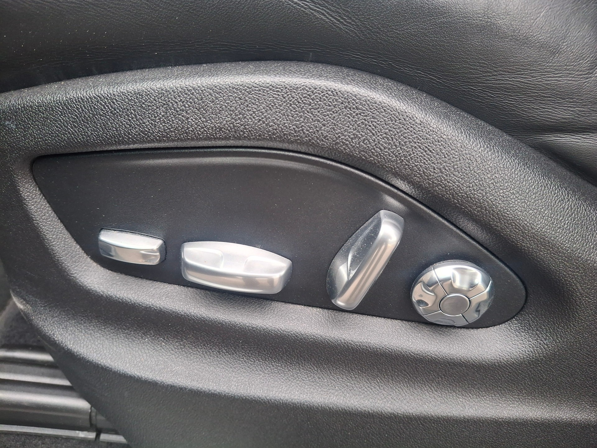 PORSCHE Cayenne-image-23