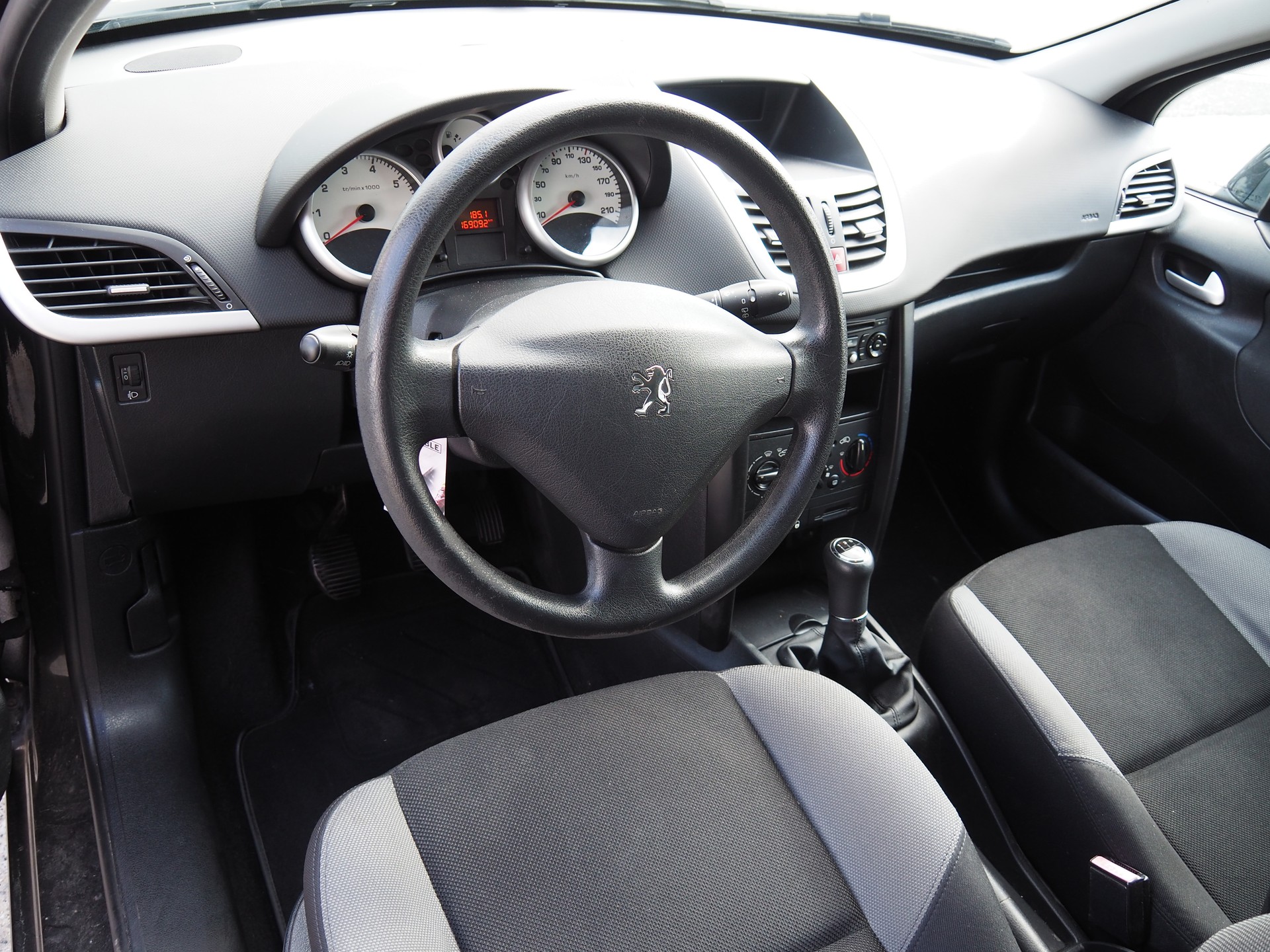 PEUGEOT 207 1.4 16V Sport-image-9