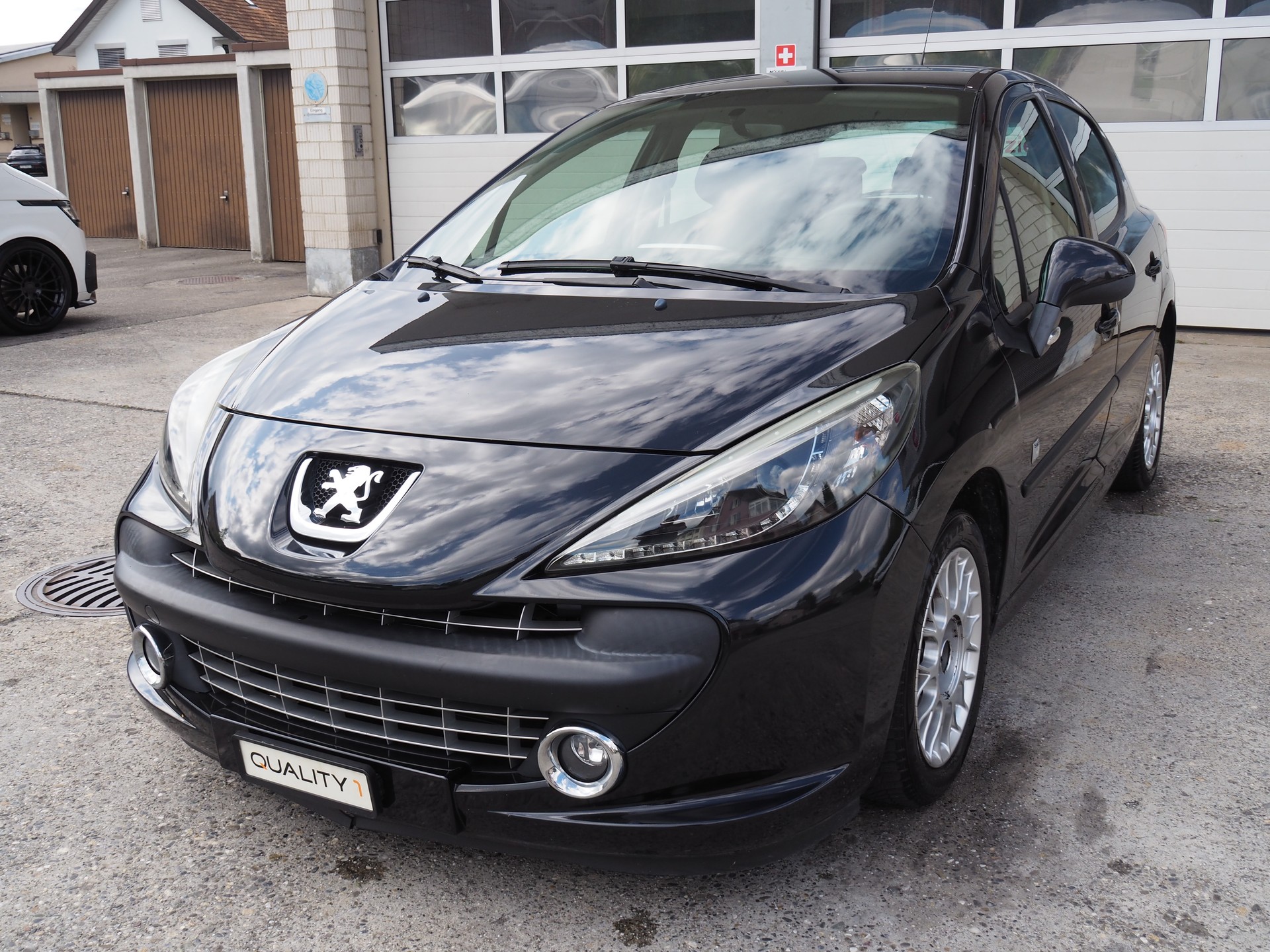 PEUGEOT 207 1.4 16V Sport-image-2