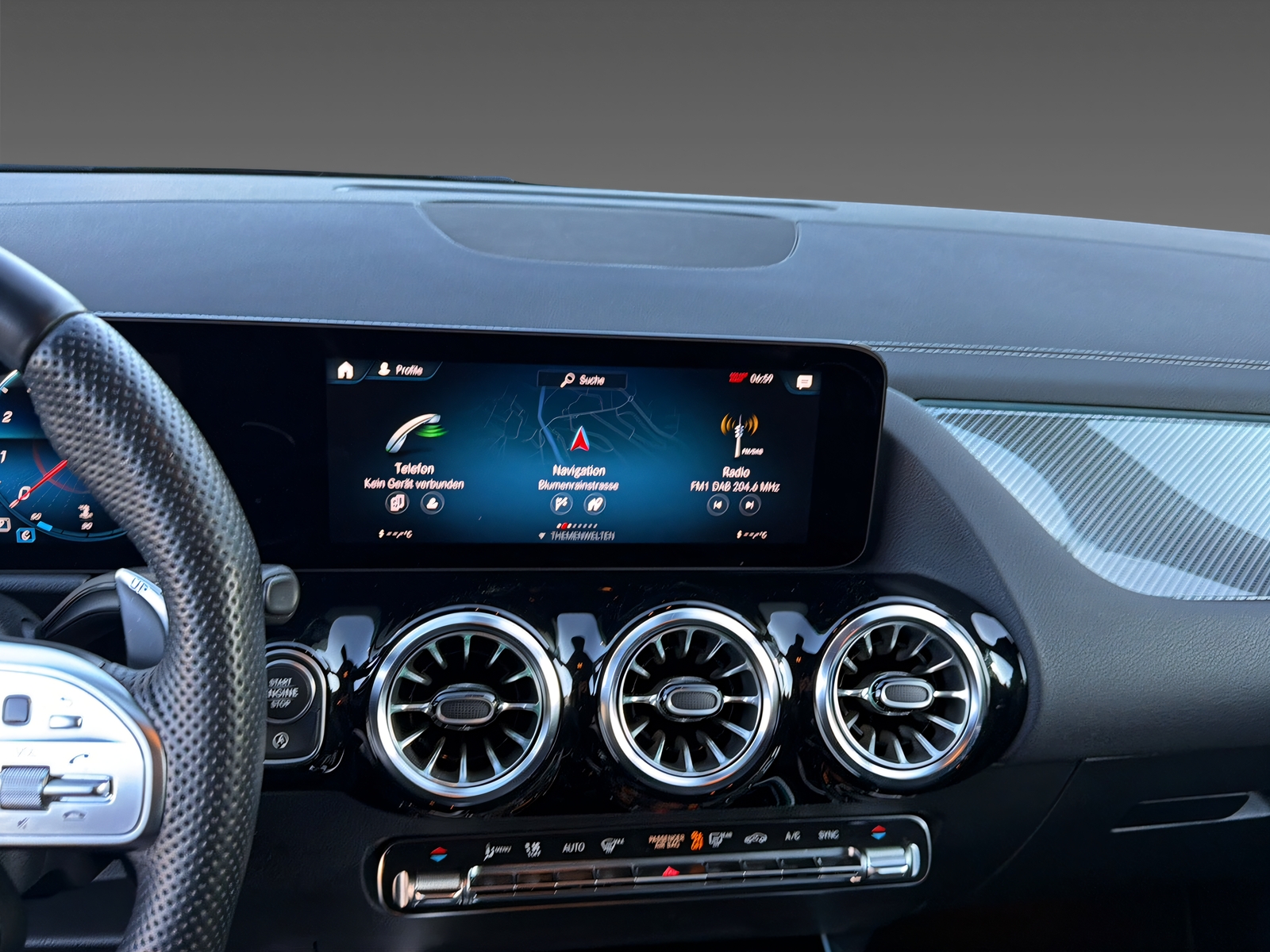 MERCEDES-BENZ GLA 45 4Matic-image-14