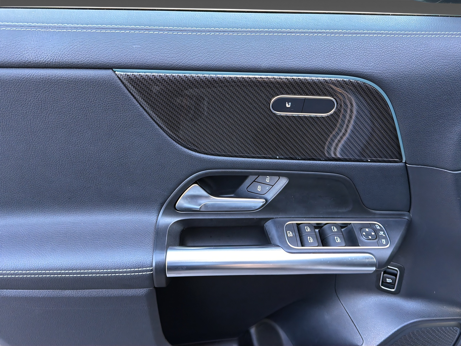 MERCEDES-BENZ GLA 45 4Matic-image-12