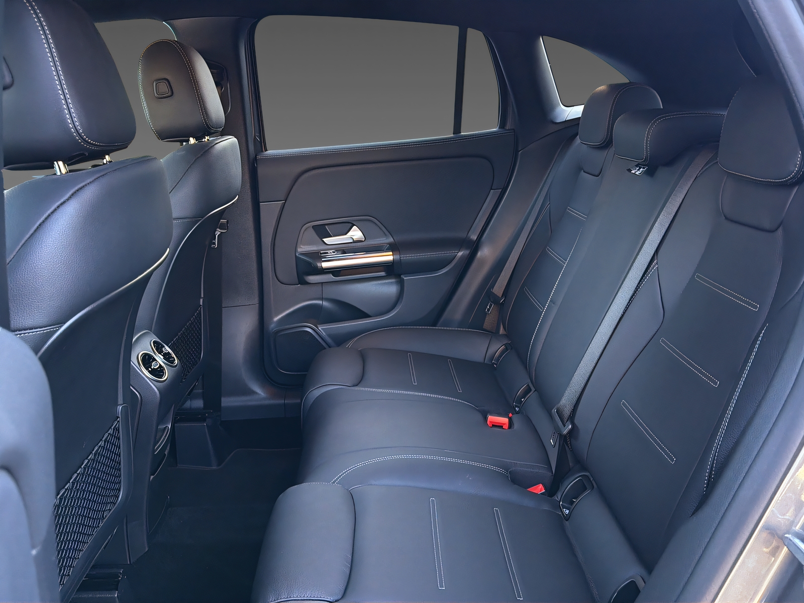 MERCEDES-BENZ GLA 45 4Matic-image-10