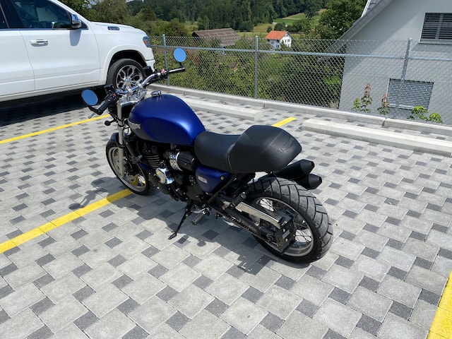 TRIUMPH Thunderbird 900-image-4