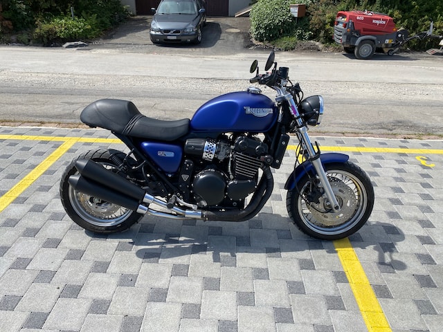 TRIUMPH Thunderbird 900