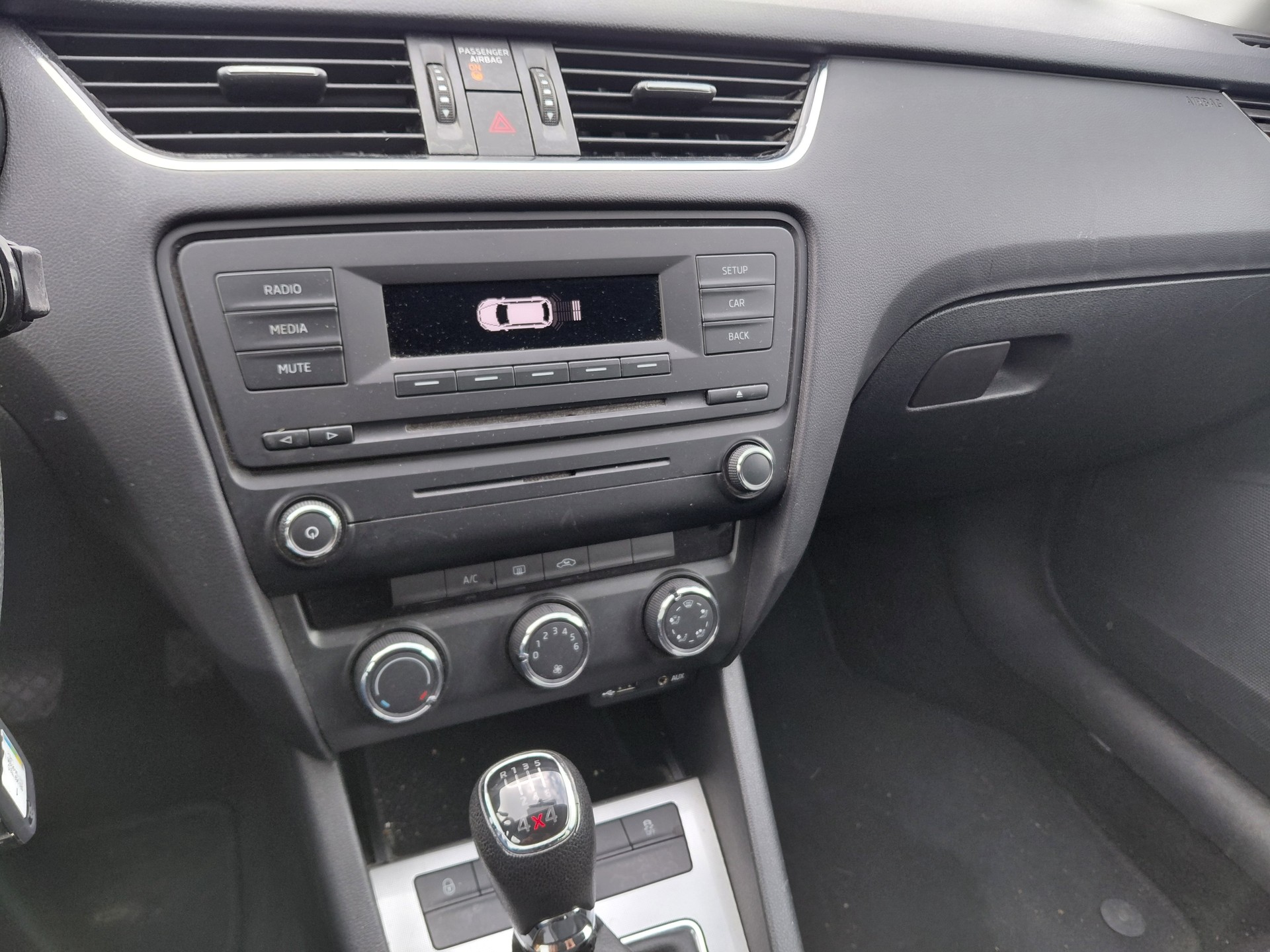 SKODA Octavia Combi 1.6 TDI Elegance 4x4-image-11