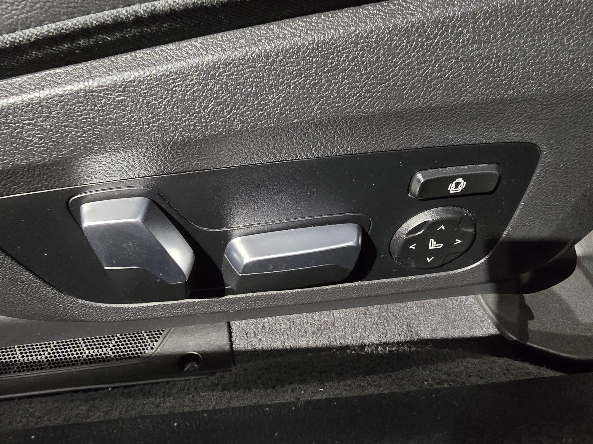 BMW M850i xDrive Steptronic-image-25