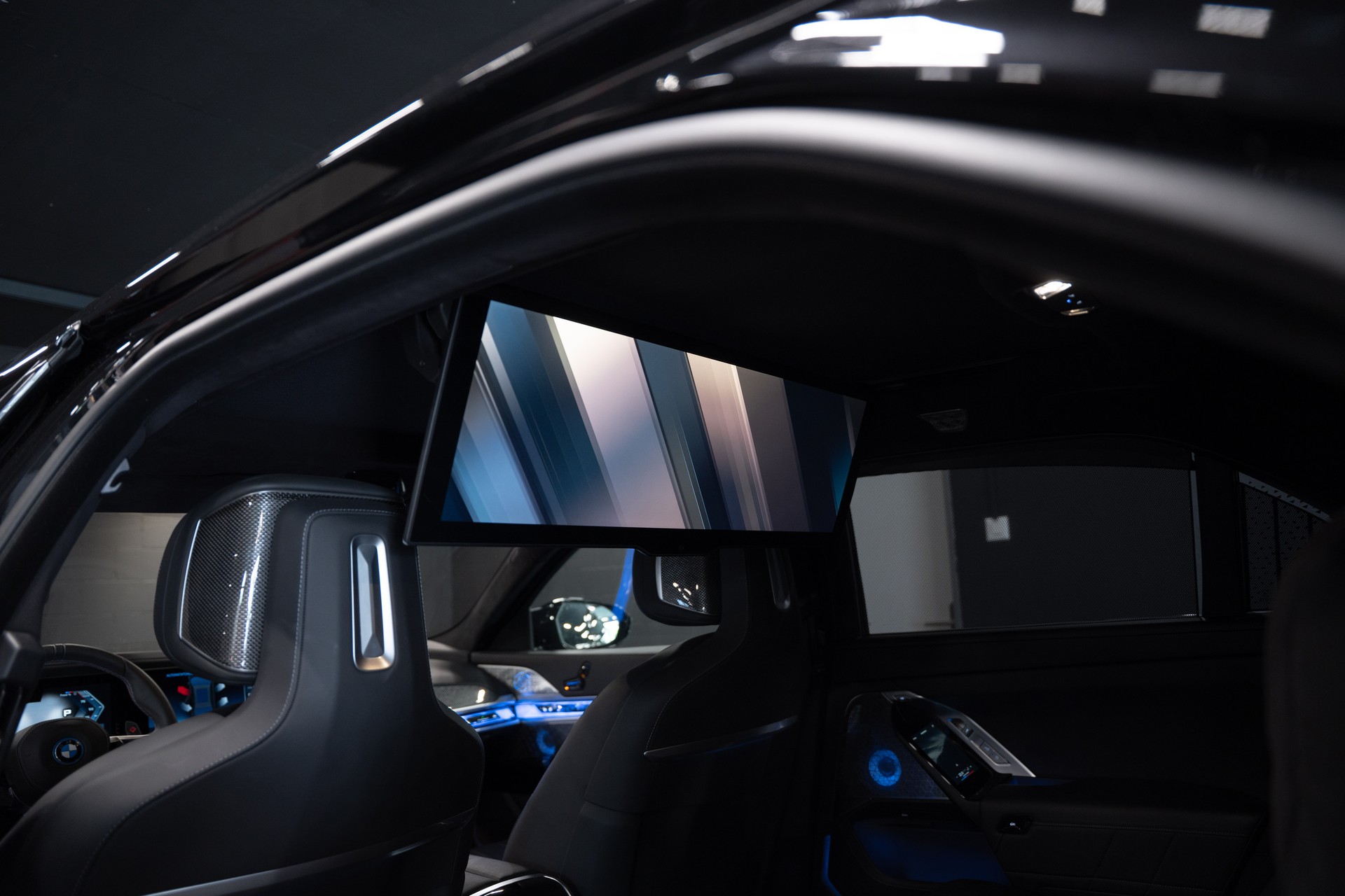 BMW M760e xDrive Steptronic / Panorama-Glasdach Sky Lounge / BMW Curved Display / B&W / Sehr hohe Ausstattung / uvm..-image-11
