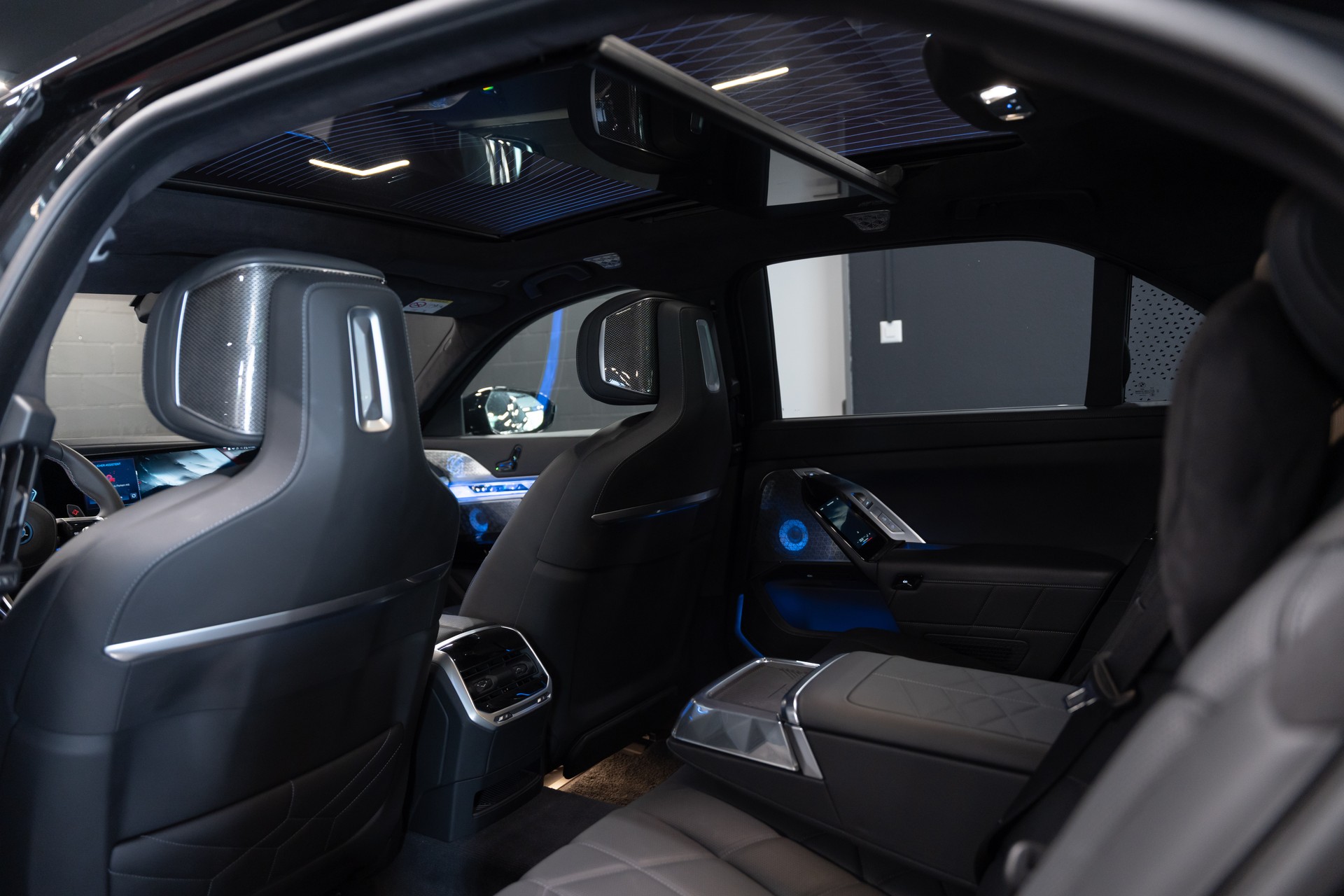 BMW M760e xDrive Steptronic / Panorama-Glasdach Sky Lounge / BMW Curved Display / B&W / Sehr hohe Ausstattung / uvm..-image-14