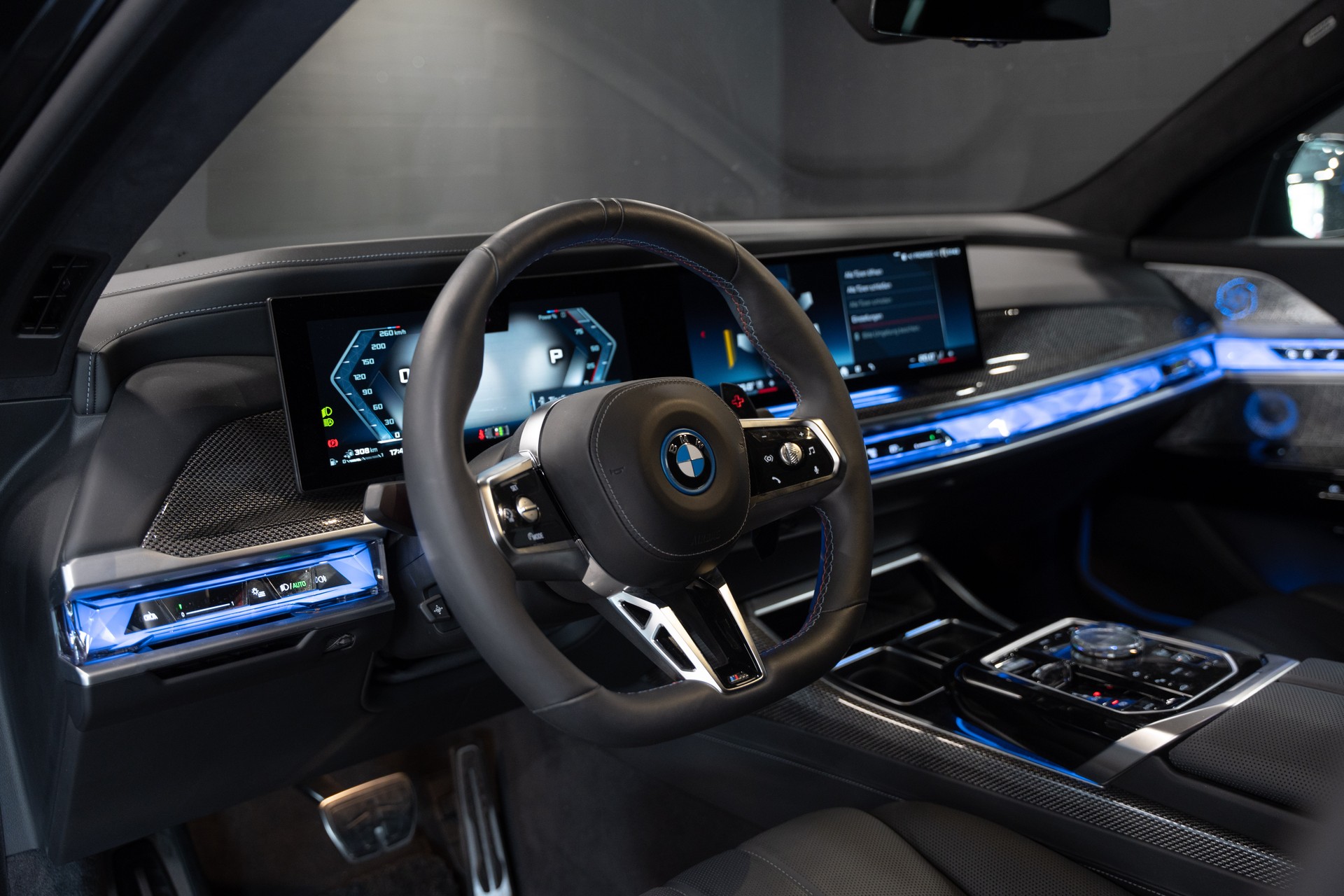 BMW M760e xDrive Steptronic / Panorama-Glasdach Sky Lounge / BMW Curved Display / B&W / Sehr hohe Ausstattung / uvm..-image-9