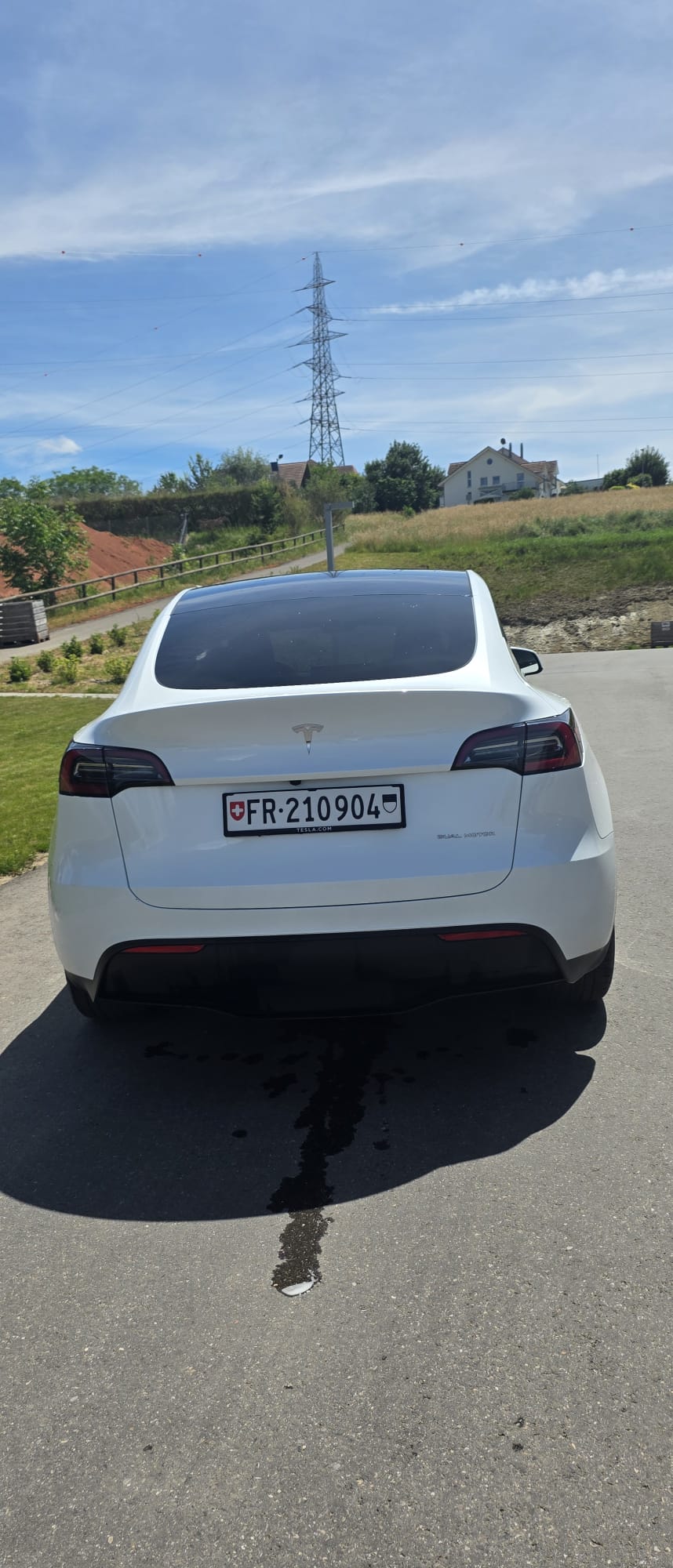 TESLA MODEL Y "LONG RANGE" "DUAL MOTOR" MIT 24`600 KM. BATTERIE: 97,39 % !! TOP ZUSTAND !!-image-11