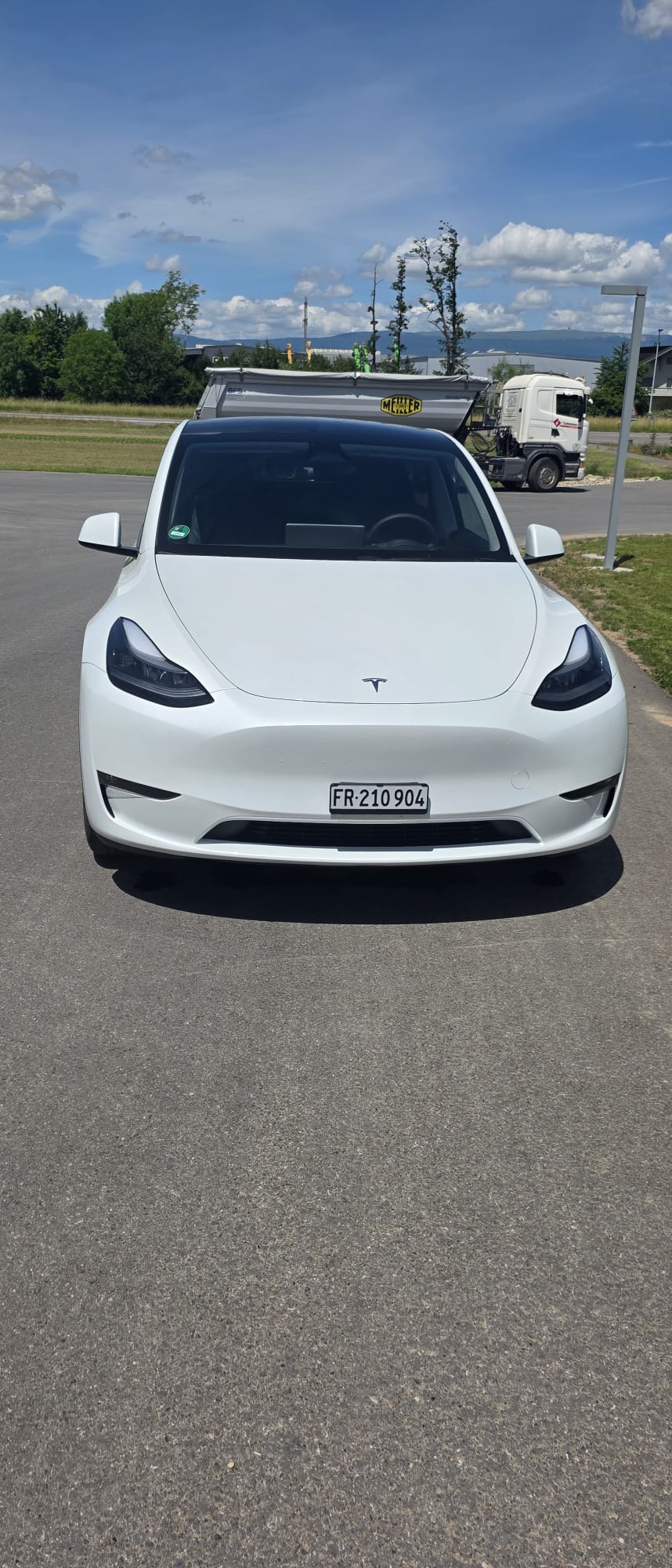 TESLA MODEL Y "LONG RANGE" "DUAL MOTOR" MIT 24`600 KM. BATTERIE: 97,39 % !! TOP ZUSTAND !!-image-14