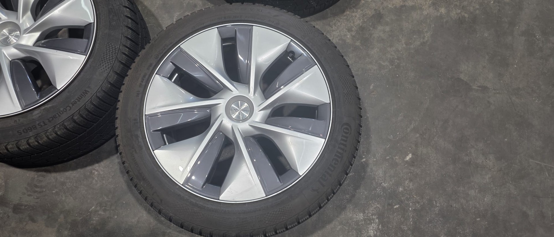 TESLA MODEL Y "LONG RANGE" "DUAL MOTOR" MIT 24`600 KM. BATTERIE: 97,39 % !! TOP ZUSTAND !!-image-18