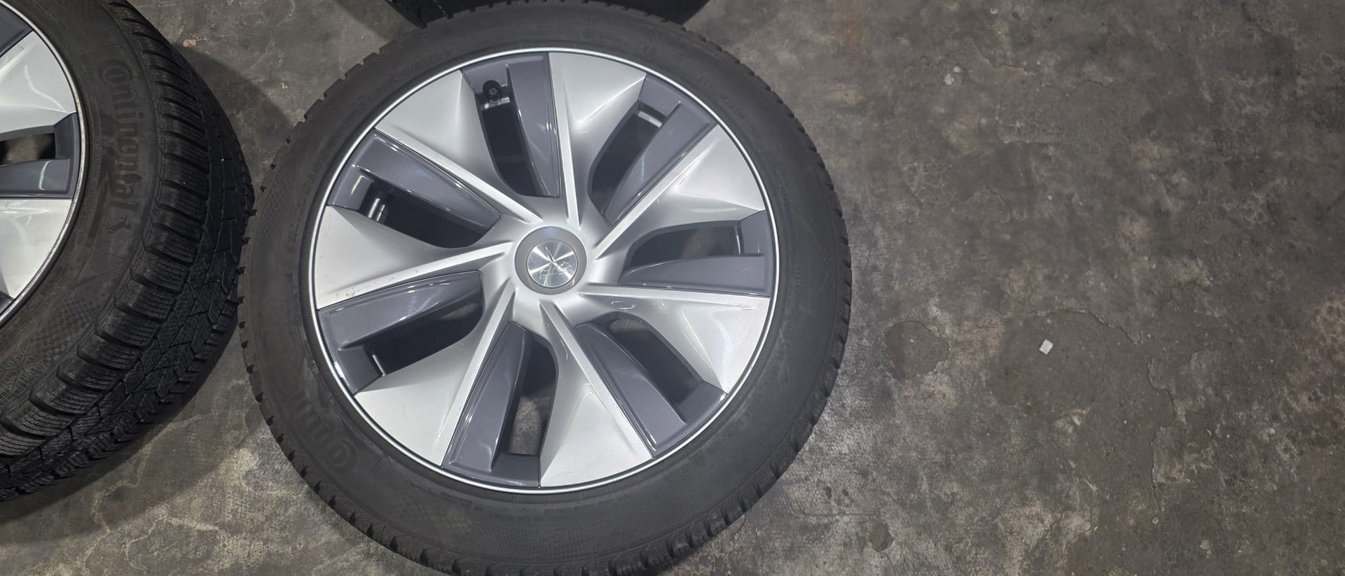 TESLA MODEL Y "LONG RANGE" "DUAL MOTOR" MIT 24`600 KM. BATTERIE: 97,39 % !! TOP ZUSTAND !!-image-21