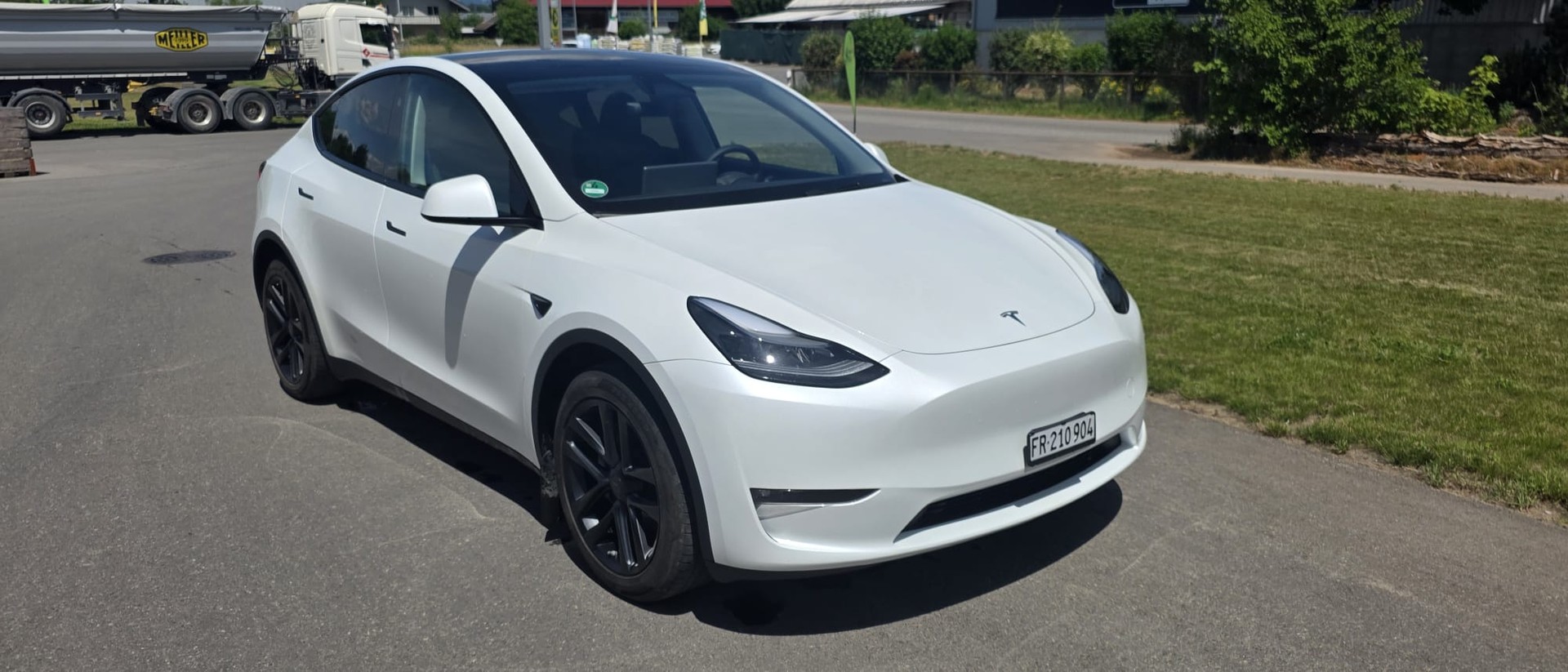 TESLA MODEL Y "LONG RANGE" "DUAL MOTOR" MIT 24`600 KM. BATTERIE: 97,39 % !! TOP ZUSTAND !!-image-10