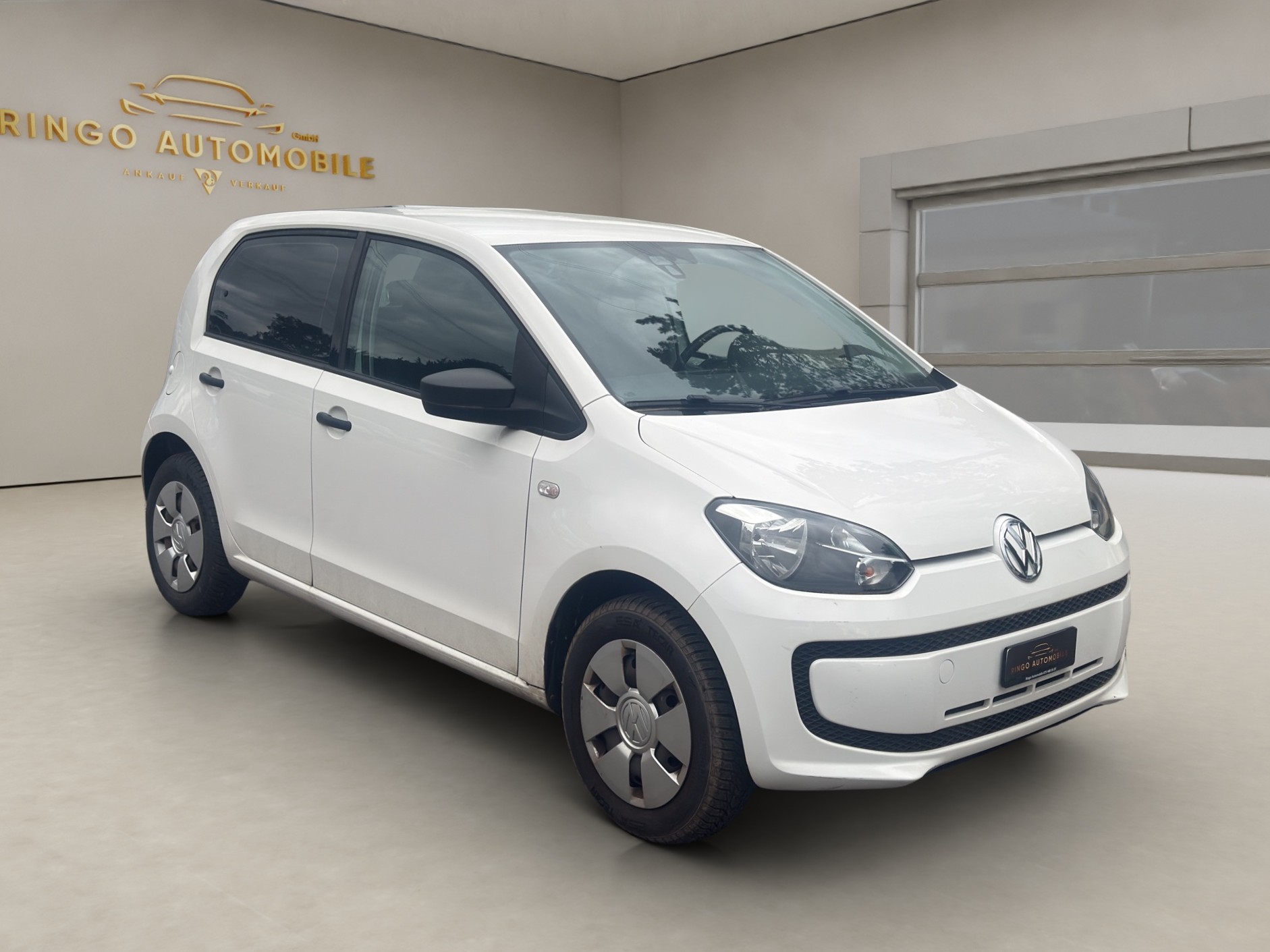 VW Up 1.0 white up Art on Ice