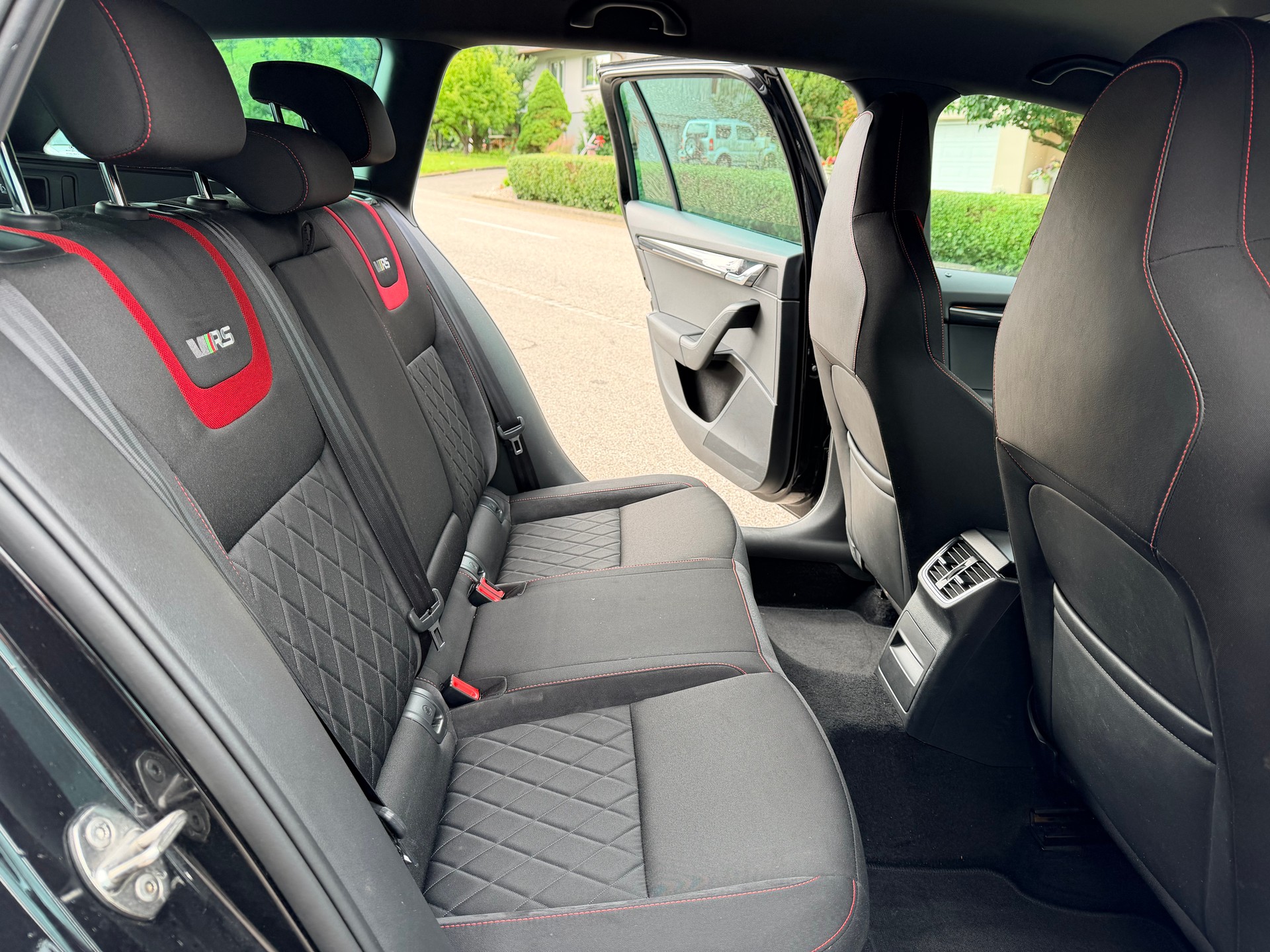 SKODA Octavia Combi 2.0 TDI RS 4x4 DSG-image-7
