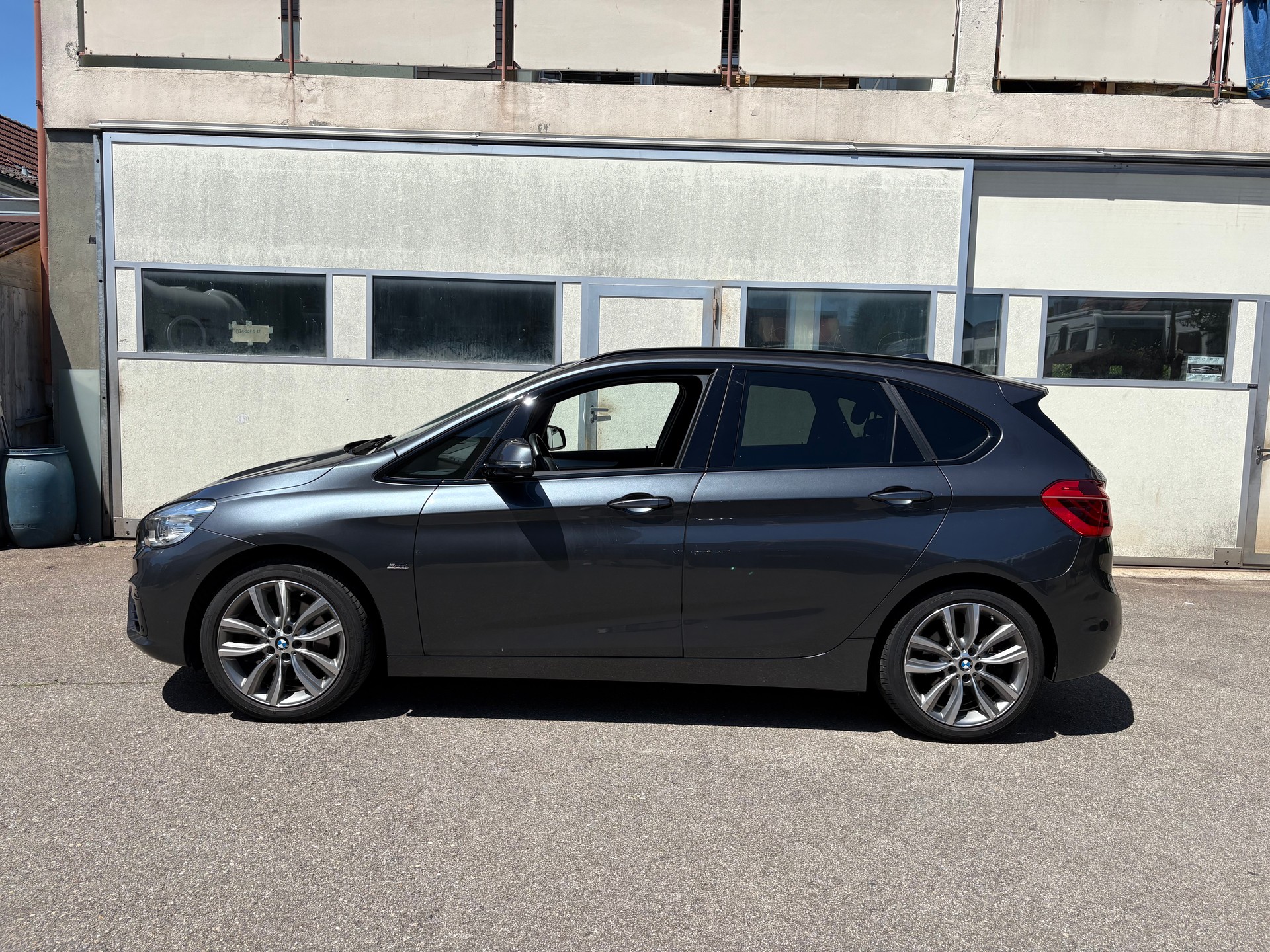 BMW 225i xDrive Active Tourer Sport Line Steptronic-showroom-element-2