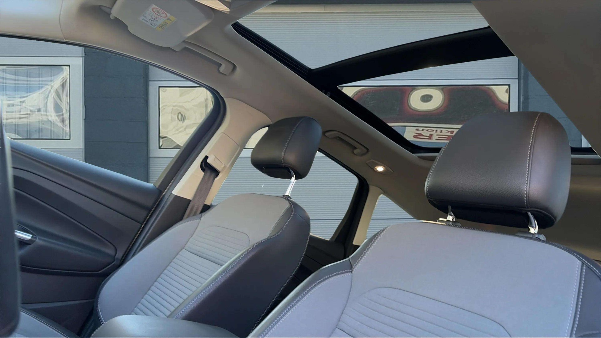 FORD Kuga 2.0 TDCi Titanium 4WD PowerShift mit AHK & Panoramadach-image-26