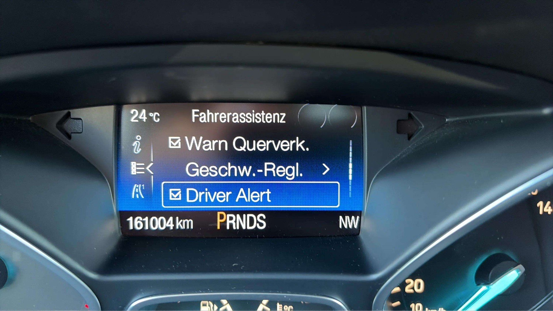 FORD Kuga 2.0 TDCi Titanium 4WD PowerShift mit AHK & Panoramadach-image-18