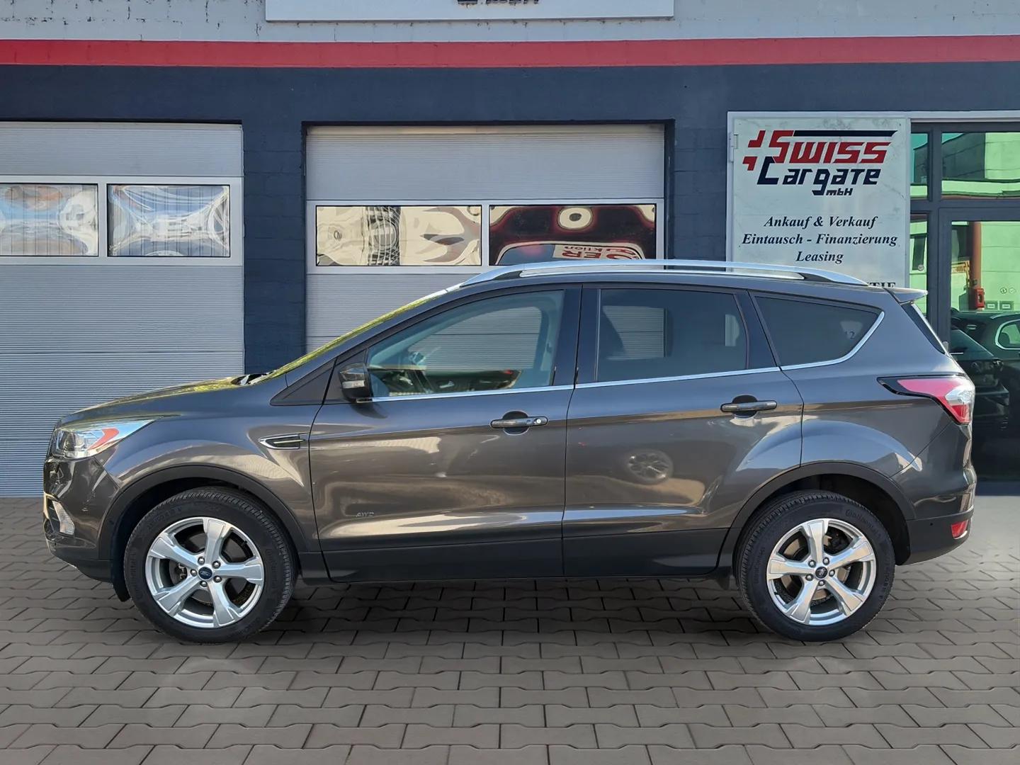 FORD Kuga 2.0 TDCi Titanium 4WD PowerShift mit AHK & Panoramadach-image-4