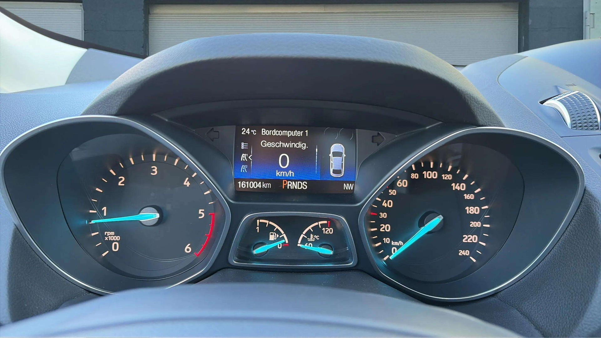 FORD Kuga 2.0 TDCi Titanium 4WD PowerShift mit AHK & Panoramadach-image-22