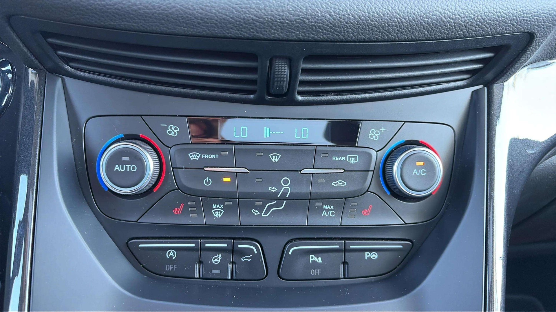 FORD Kuga 2.0 TDCi Titanium 4WD PowerShift mit AHK & Panoramadach-image-21