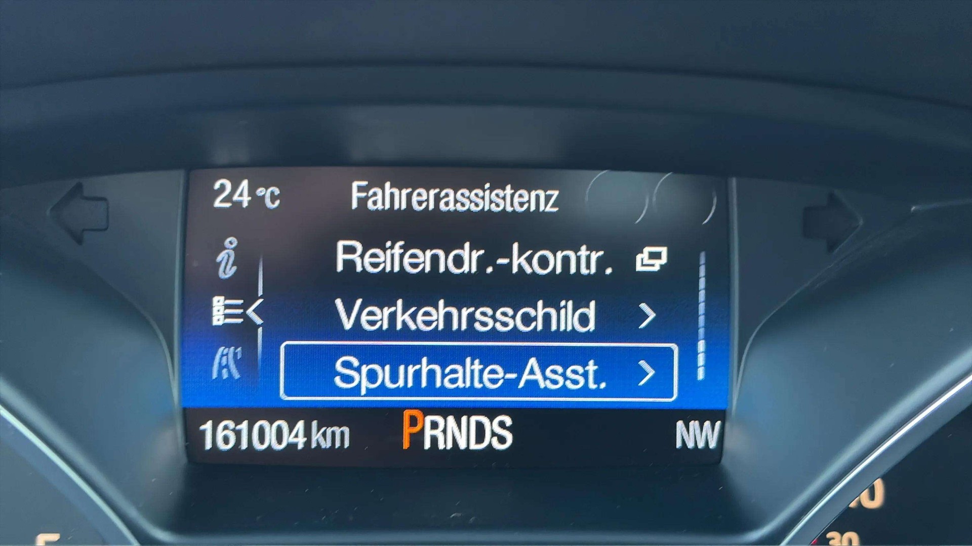 FORD Kuga 2.0 TDCi Titanium 4WD PowerShift mit AHK & Panoramadach-image-17