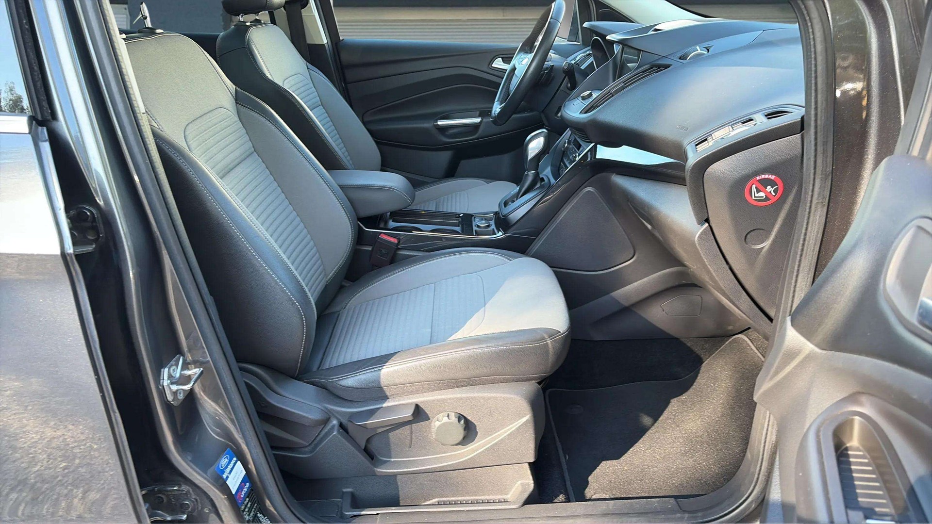 FORD Kuga 2.0 TDCi Titanium 4WD PowerShift mit AHK & Panoramadach-image-11