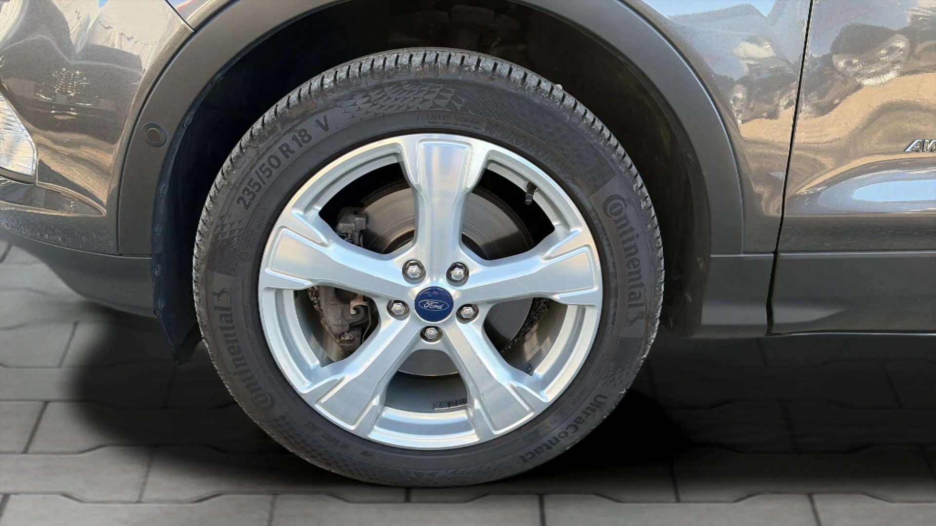 FORD Kuga 2.0 TDCi Titanium 4WD PowerShift mit AHK & Panoramadach-image-27