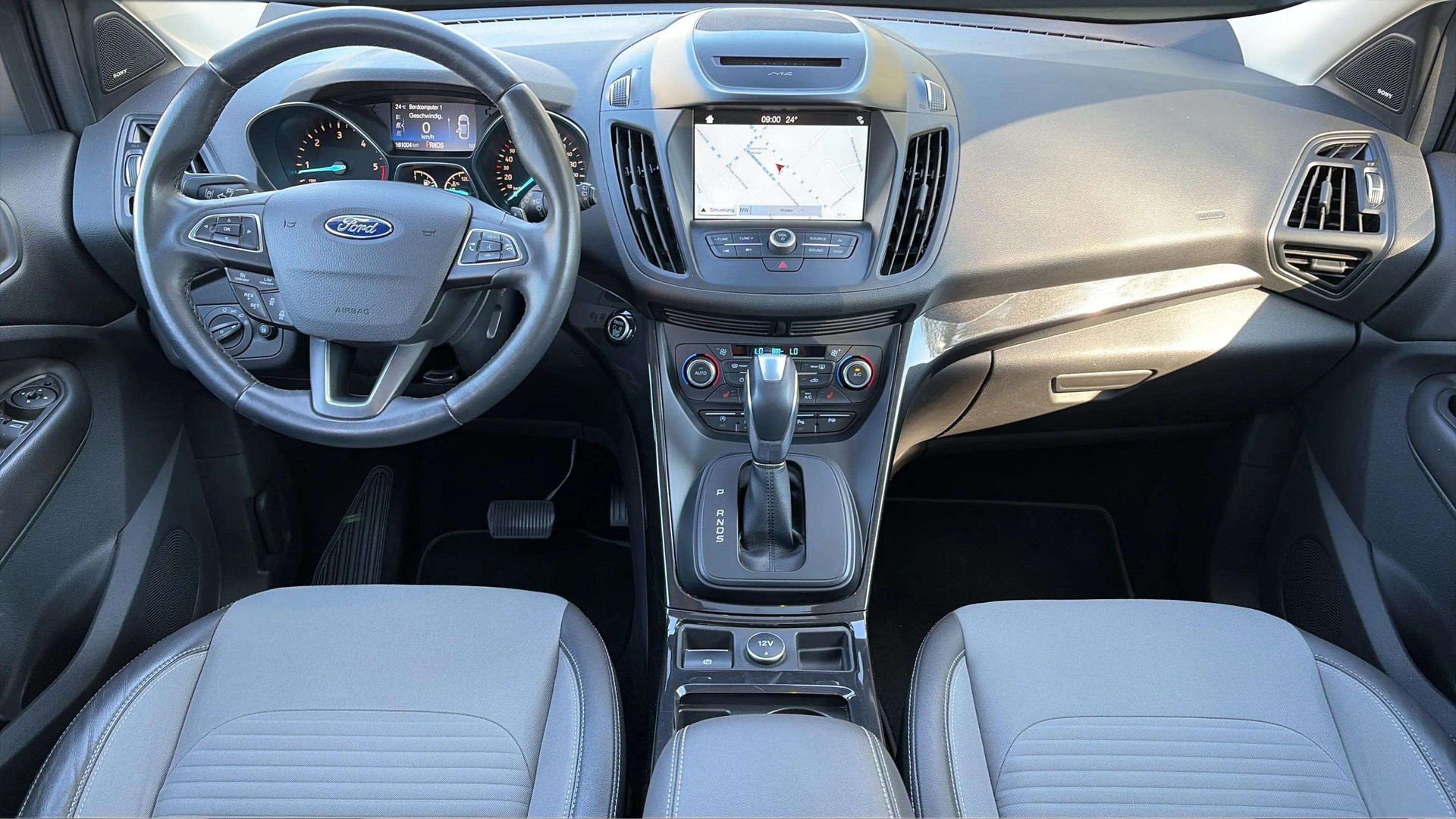 FORD Kuga 2.0 TDCi Titanium 4WD PowerShift mit AHK & Panoramadach-image-9