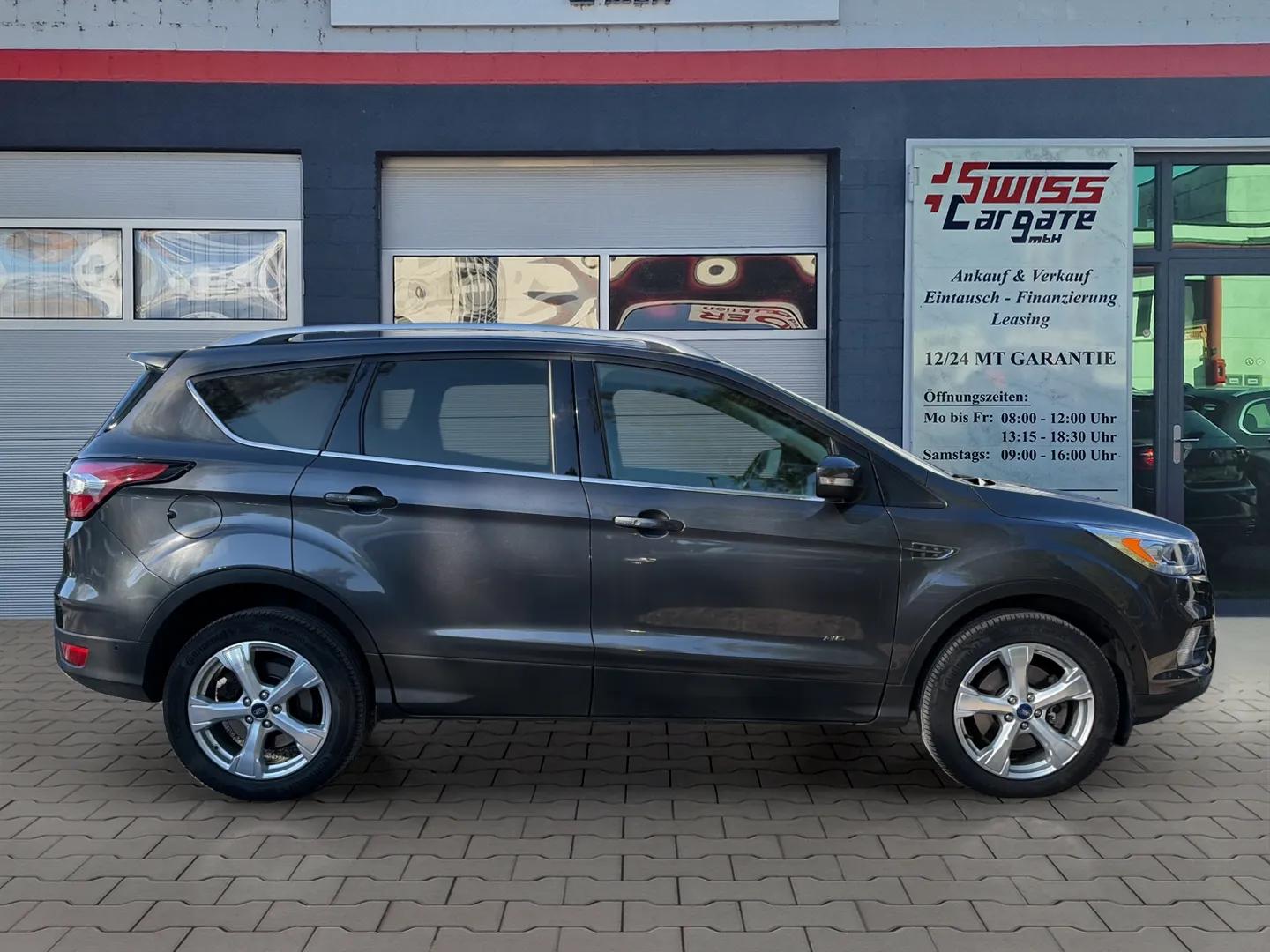 FORD Kuga 2.0 TDCi Titanium 4WD PowerShift mit AHK & Panoramadach-image-8