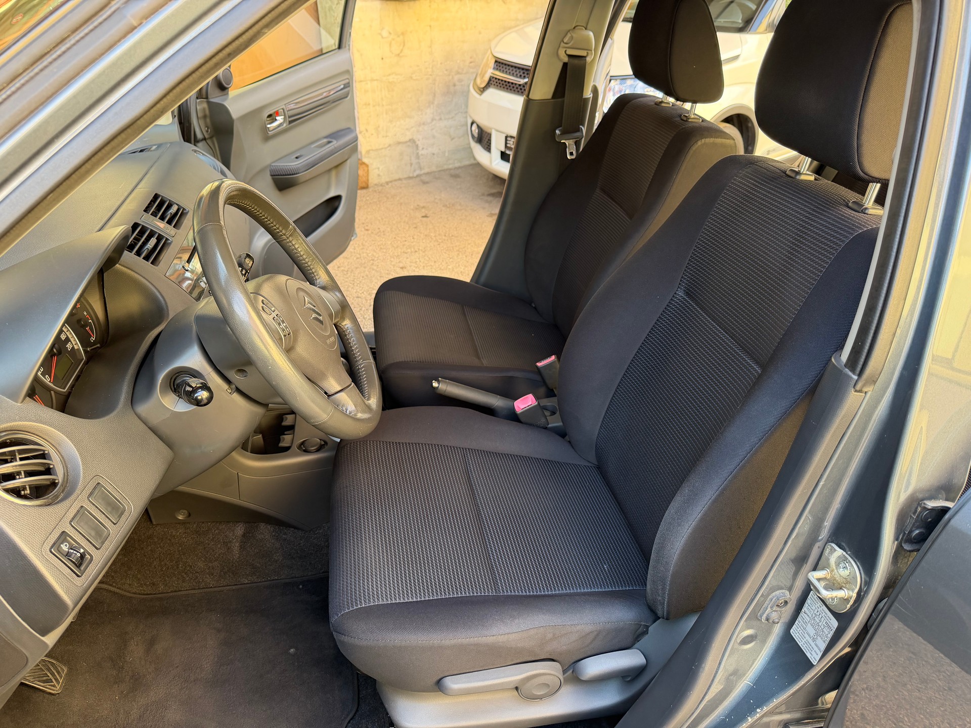 SUZUKI Swift 1.3i 16V GL Top 4x4-image-5