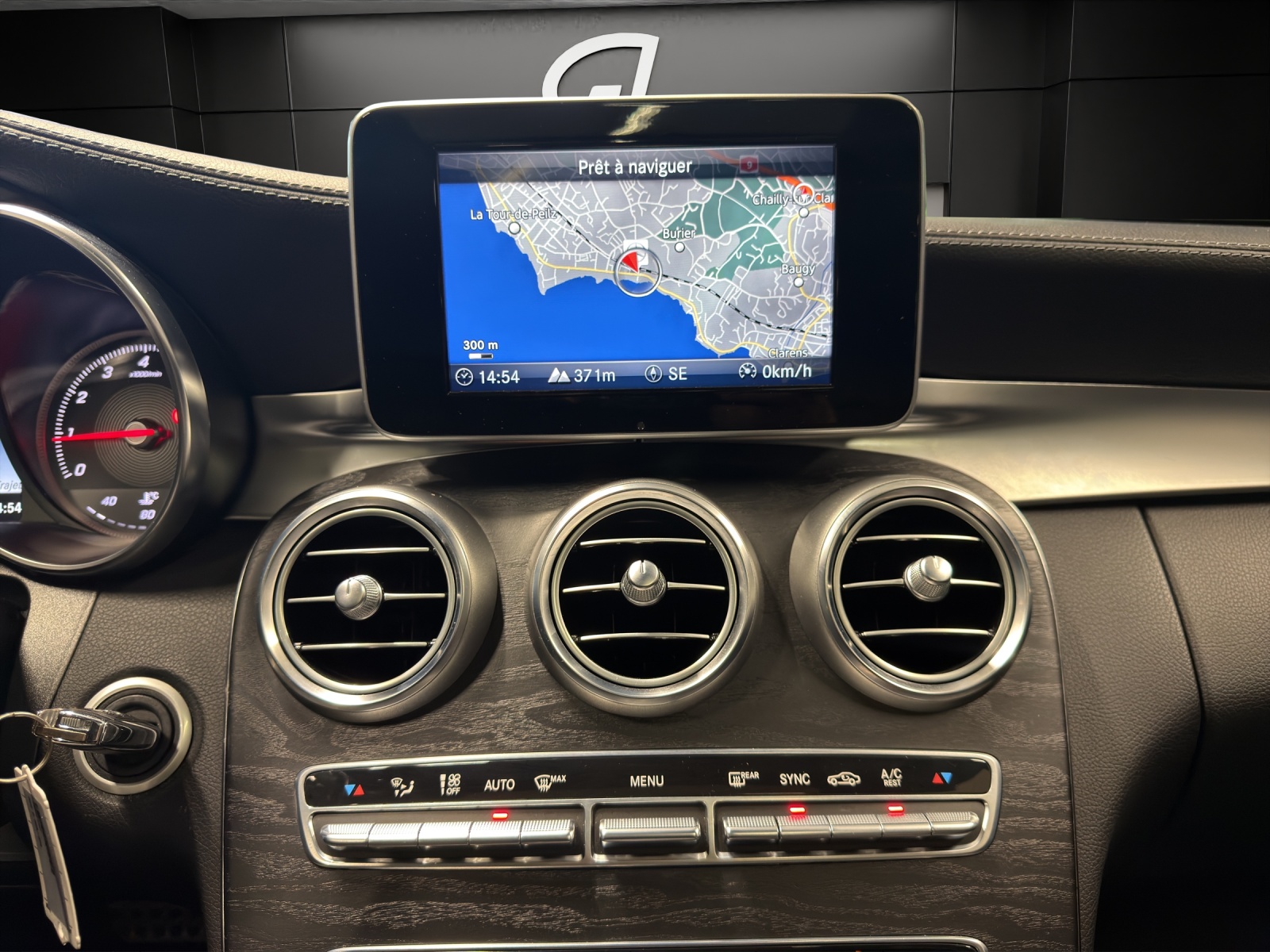 MERCEDES-BENZ C 200 AMG Line 4Matic 9G-Tronic-image-12